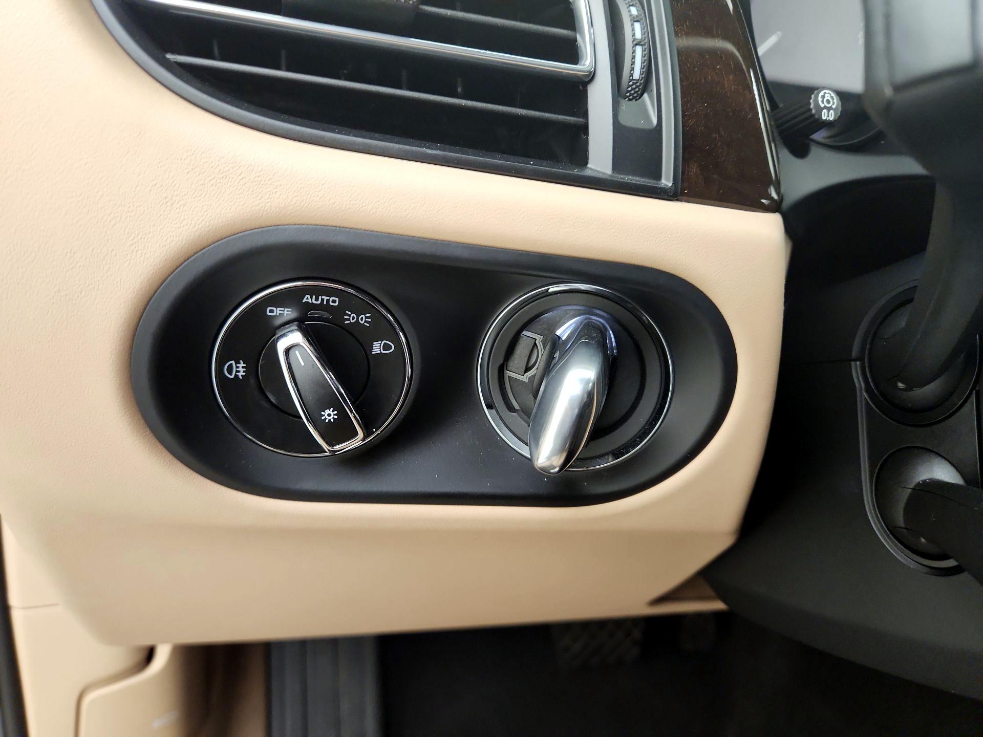 Thumbnail: 2022 Porsche Macan - 13