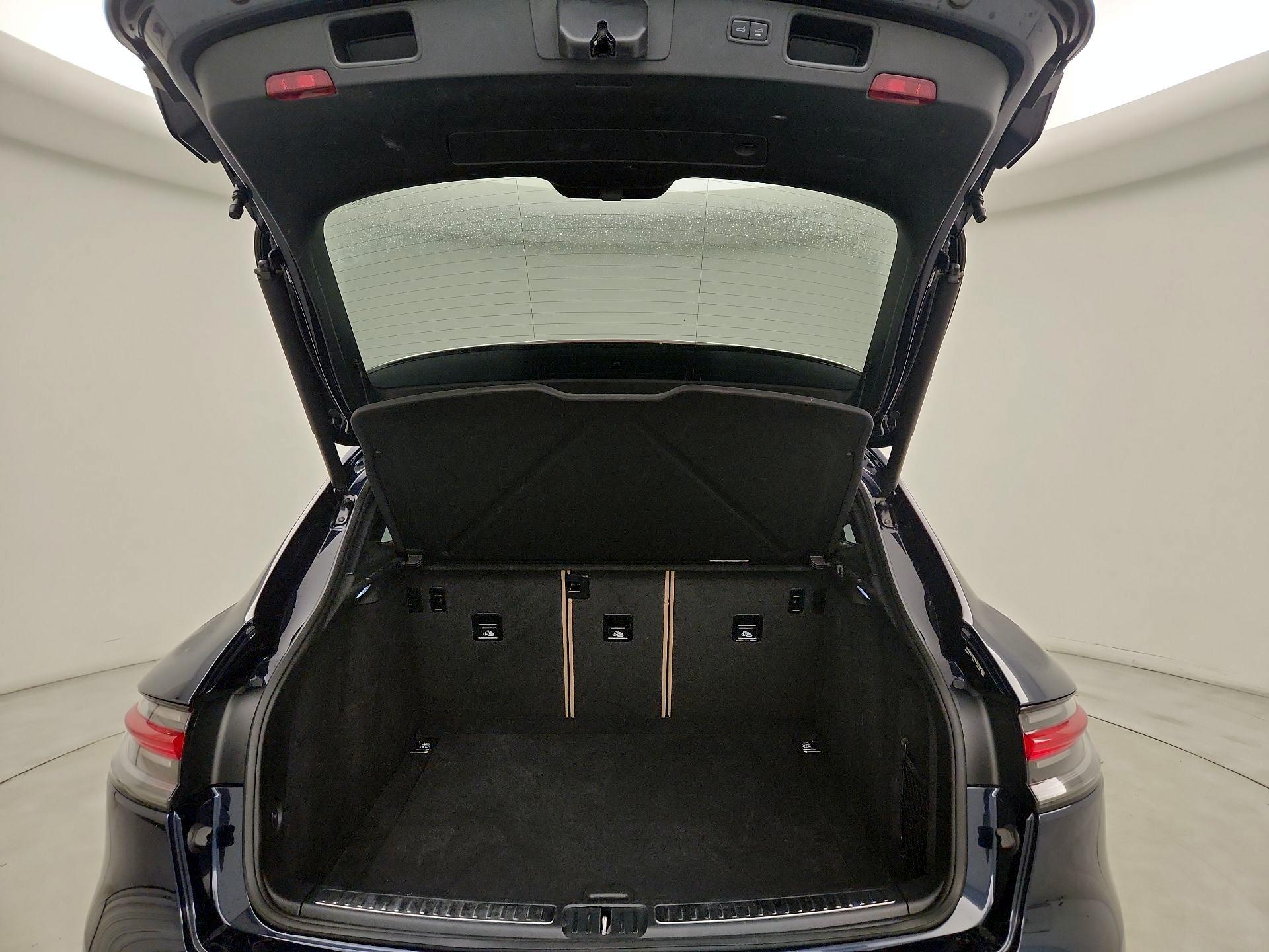 Thumbnail: 2022 Porsche Macan - 20