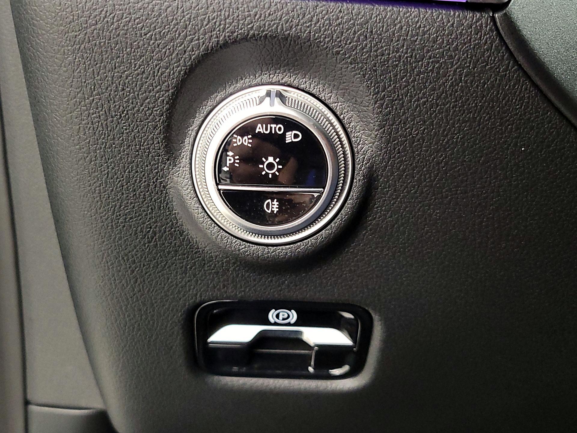 Thumbnail: 2025 Mercedes-Benz CLE - 13