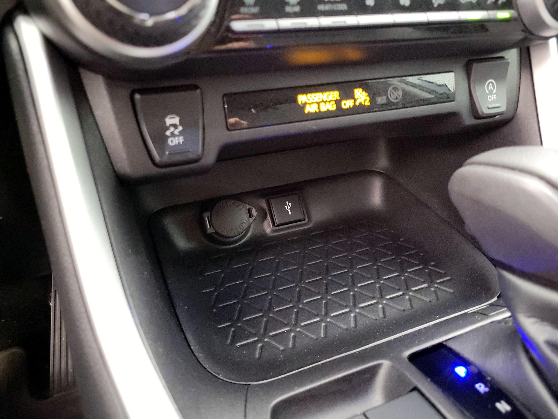 Thumbnail: 2022 Toyota RAV4 - 18