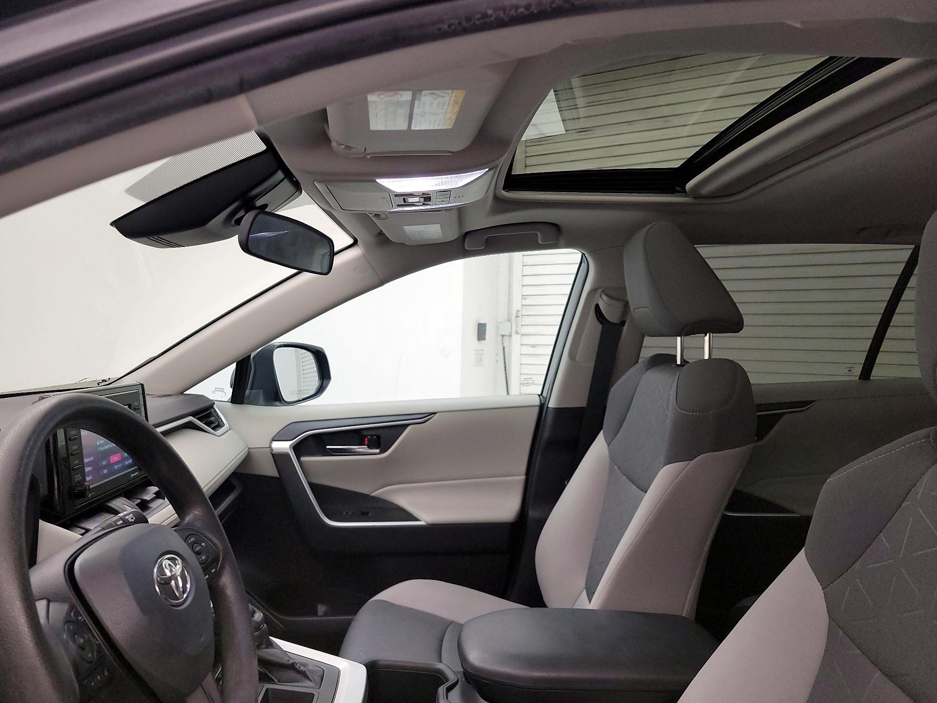 Thumbnail: 2022 Toyota RAV4 - 19