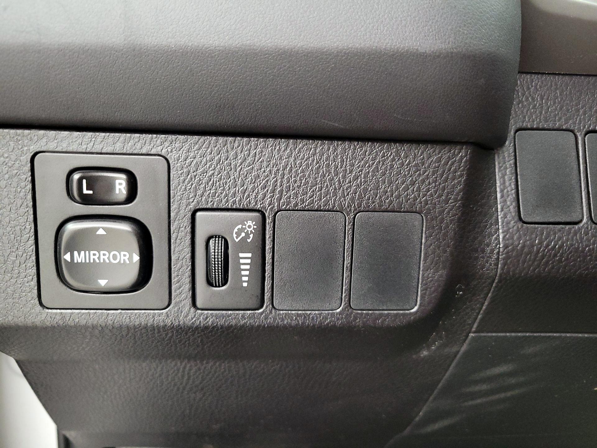 Thumbnail: 2016 Toyota RAV4 - 13