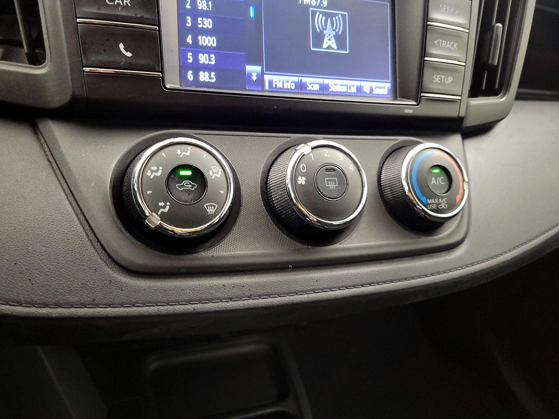 Thumbnail: 2016 Toyota RAV4 - 16