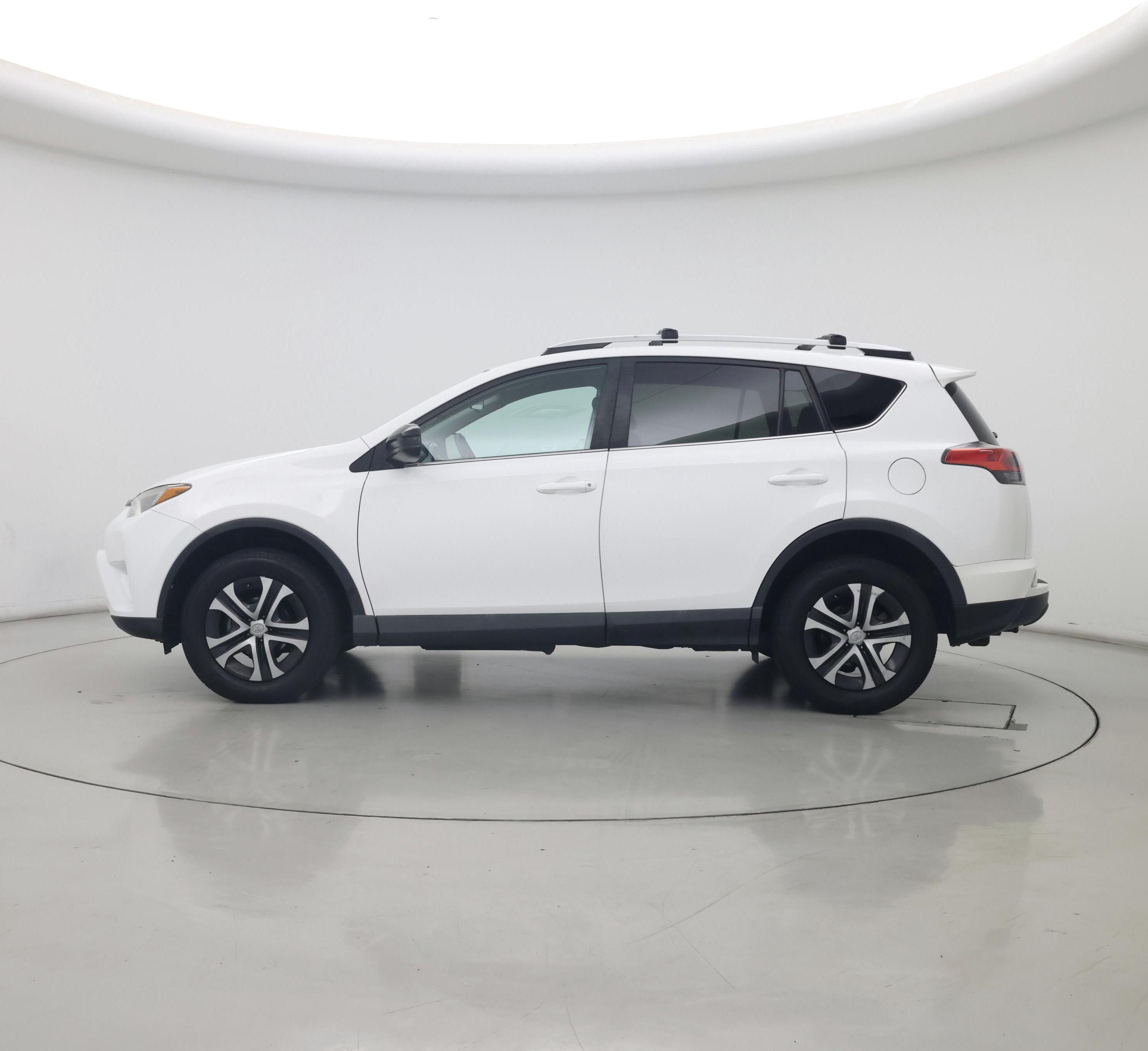 Thumbnail: 2016 Toyota RAV4 - 3