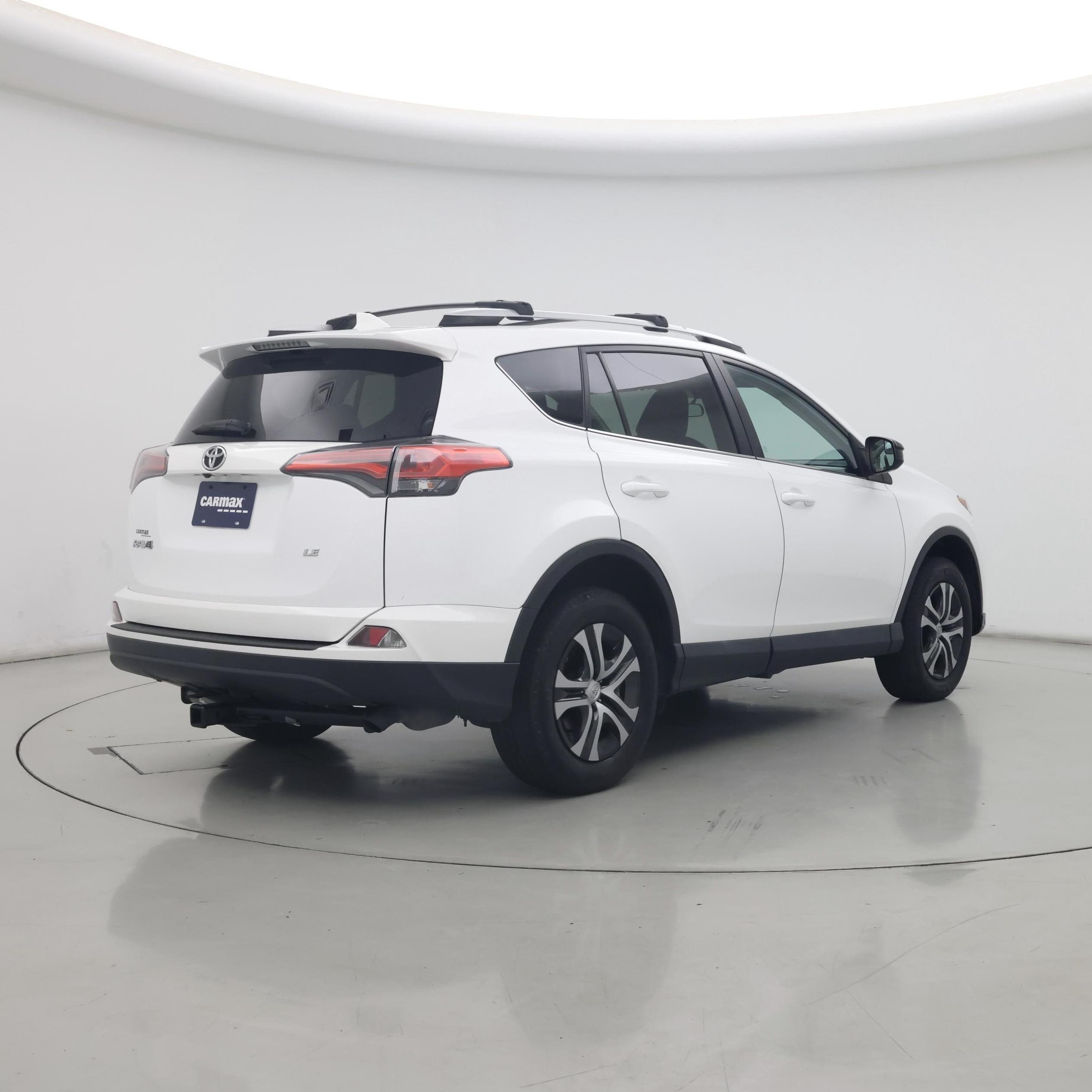Thumbnail: 2016 Toyota RAV4 - 8