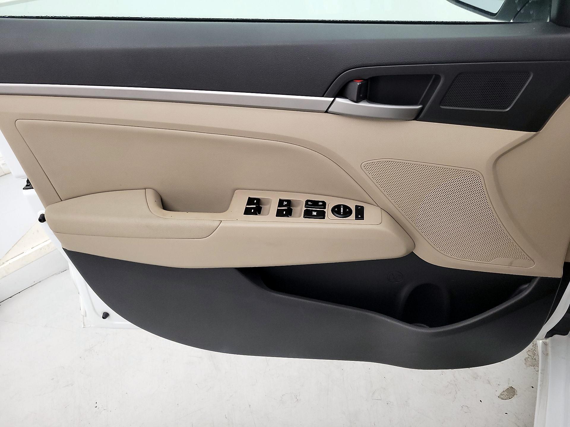 Thumbnail: 2017 Hyundai Elantra - 12