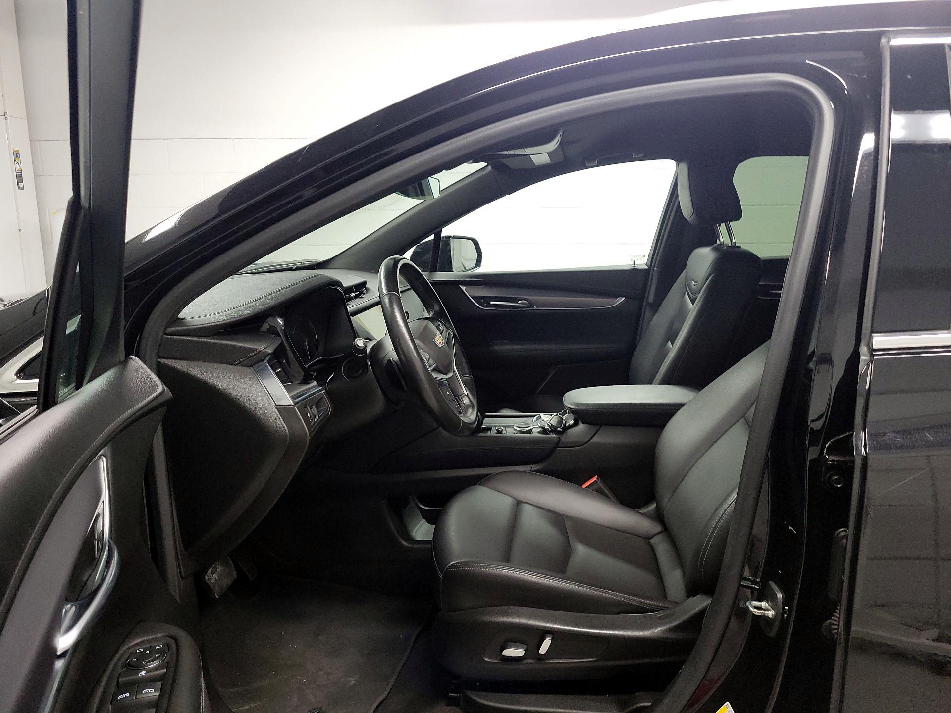 Thumbnail: 2022 Cadillac XT5 - 11