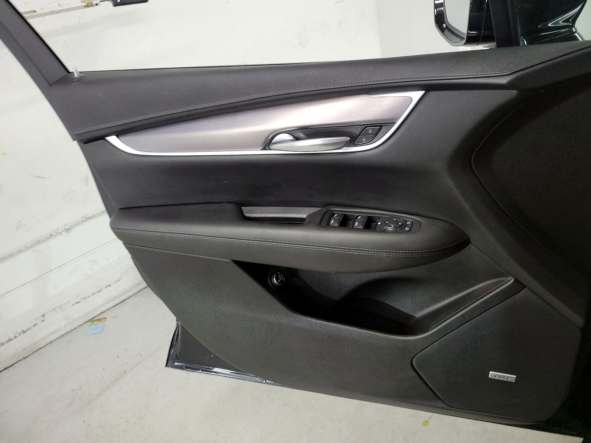 Thumbnail: 2022 Cadillac XT5 - 12