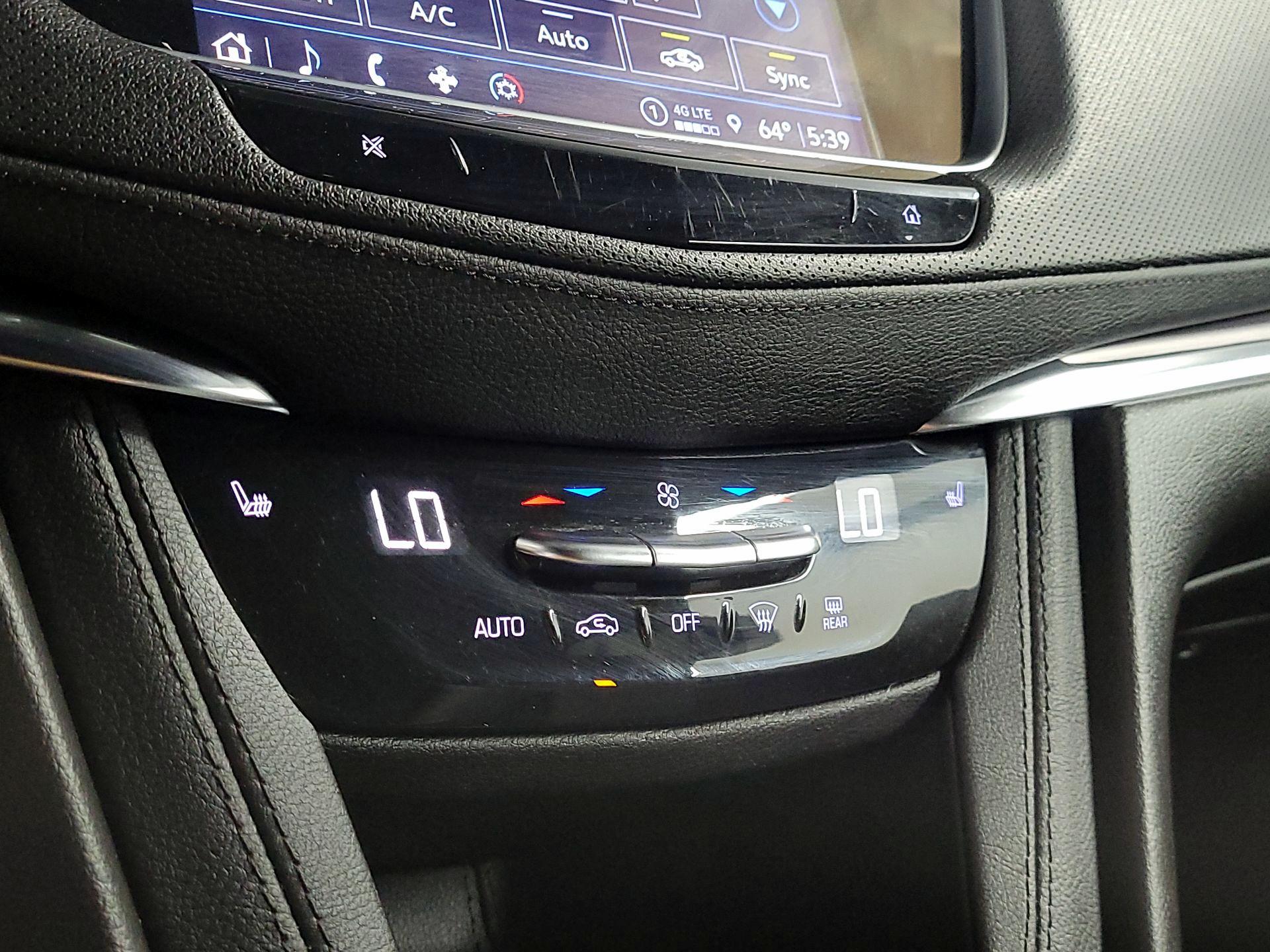 Thumbnail: 2022 Cadillac XT5 - 16
