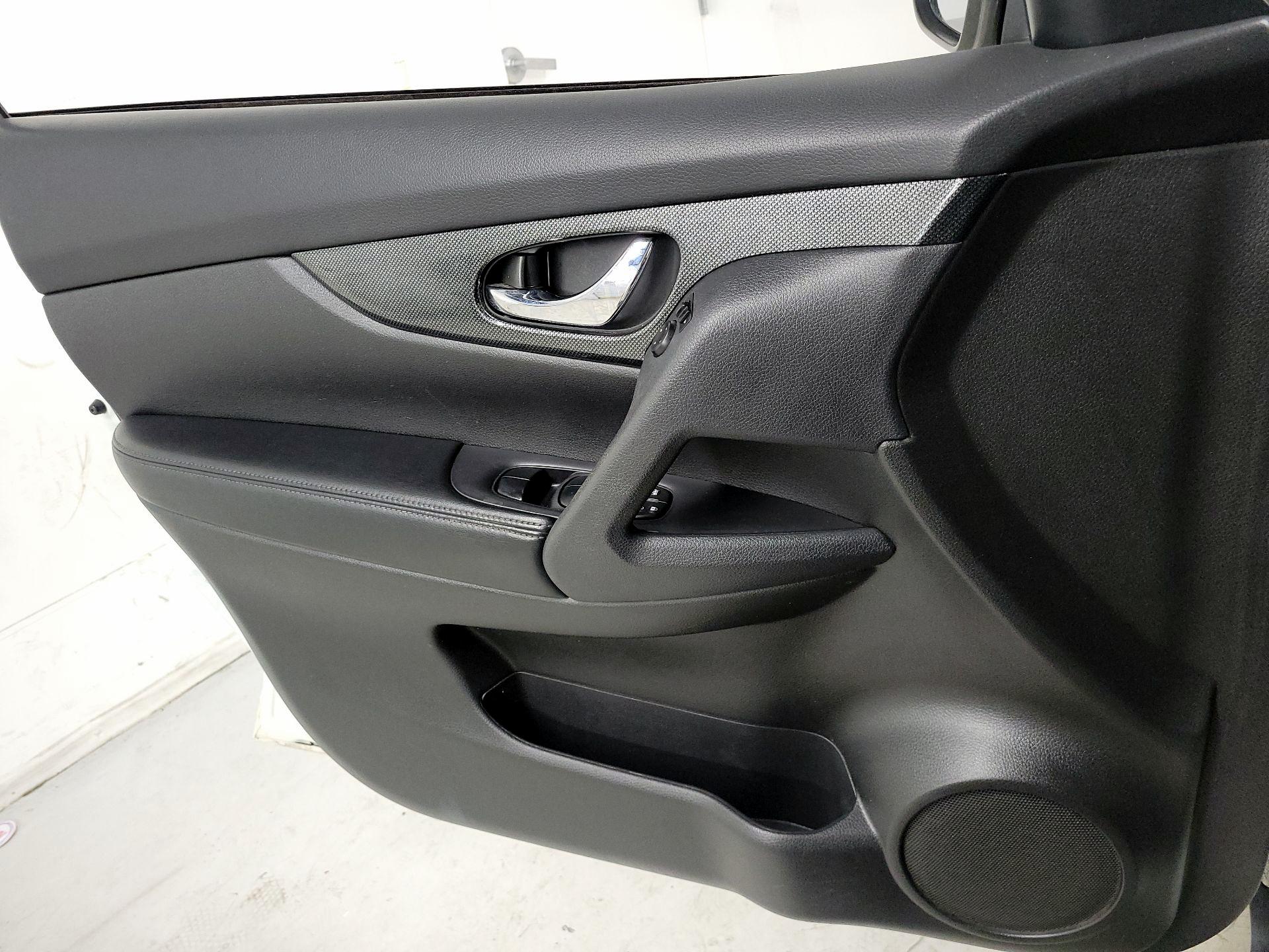 Thumbnail: 2015 Nissan Rogue - 12