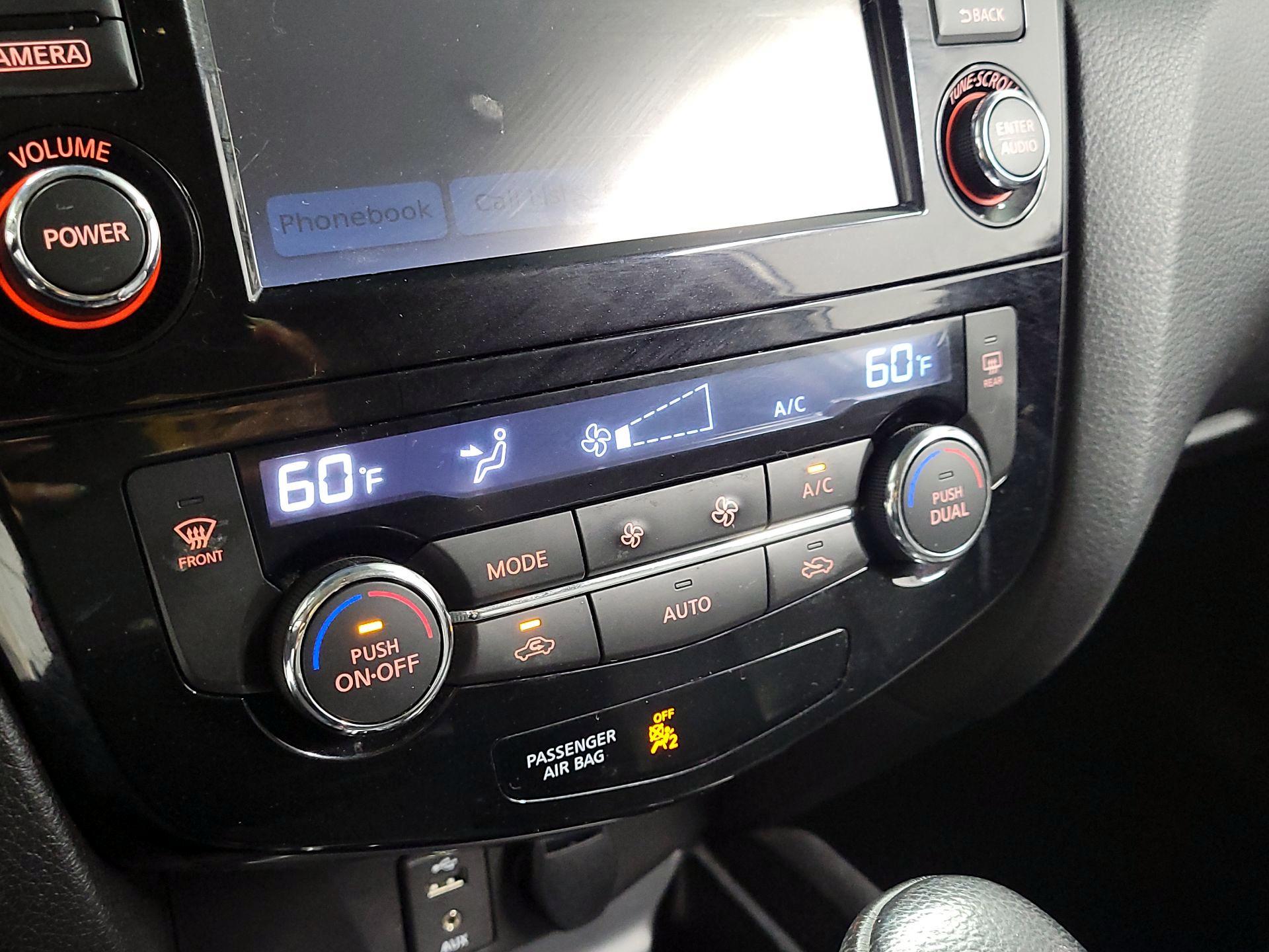 Thumbnail: 2015 Nissan Rogue - 16