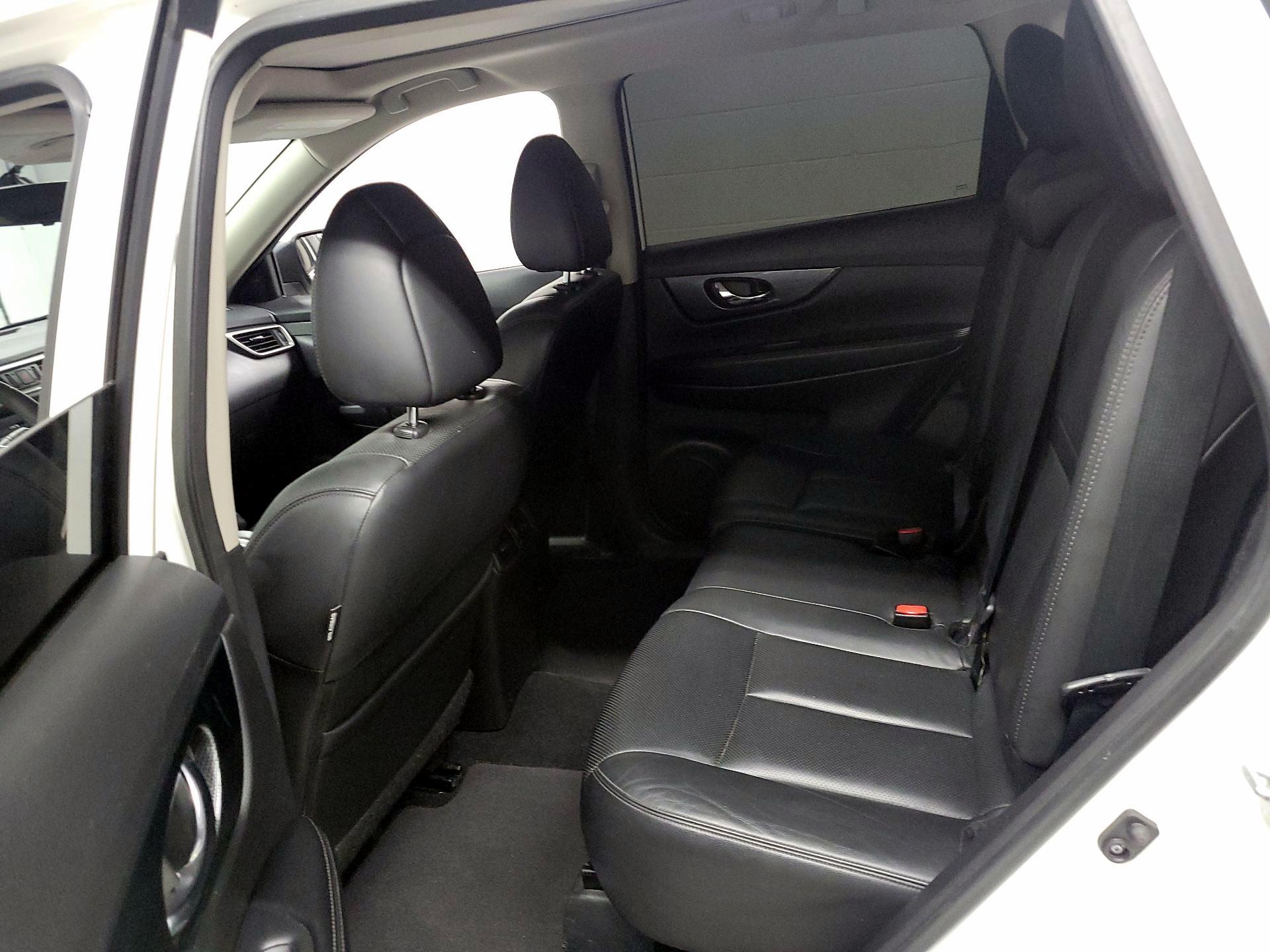 Thumbnail: 2015 Nissan Rogue - 18