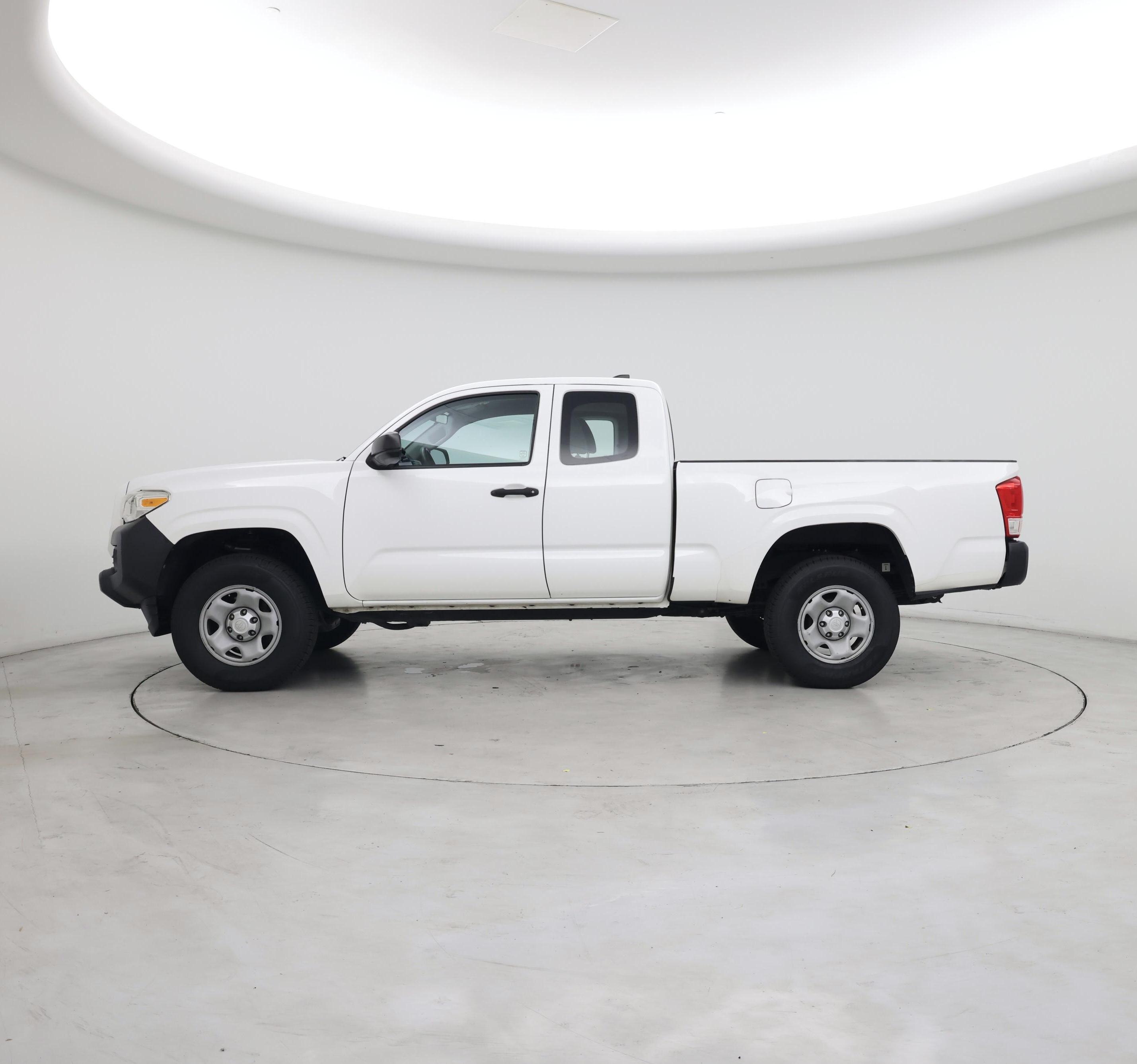 Thumbnail: 2017 Toyota Tacoma - 3