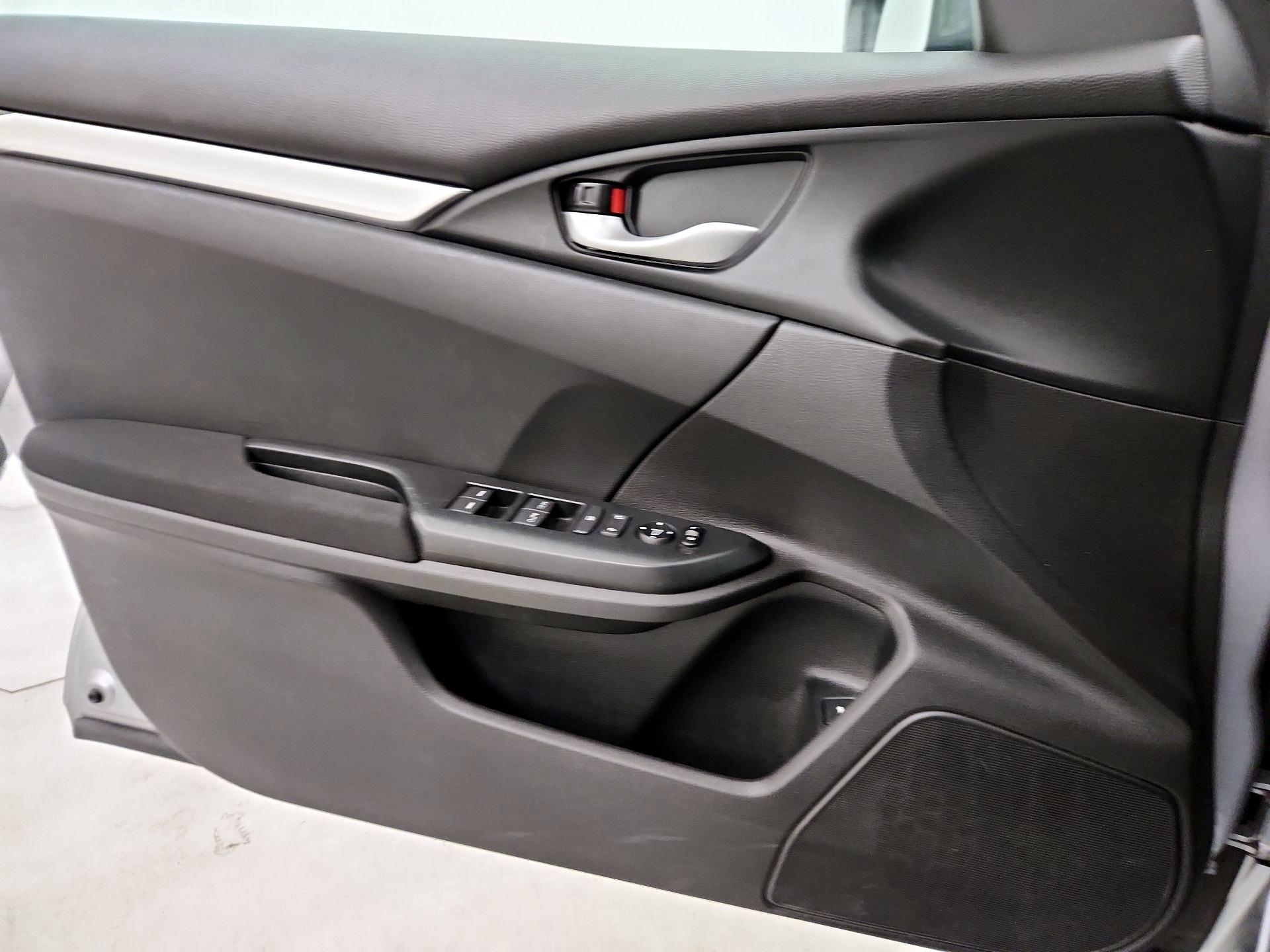 Thumbnail: 2016 Honda Civic - 12