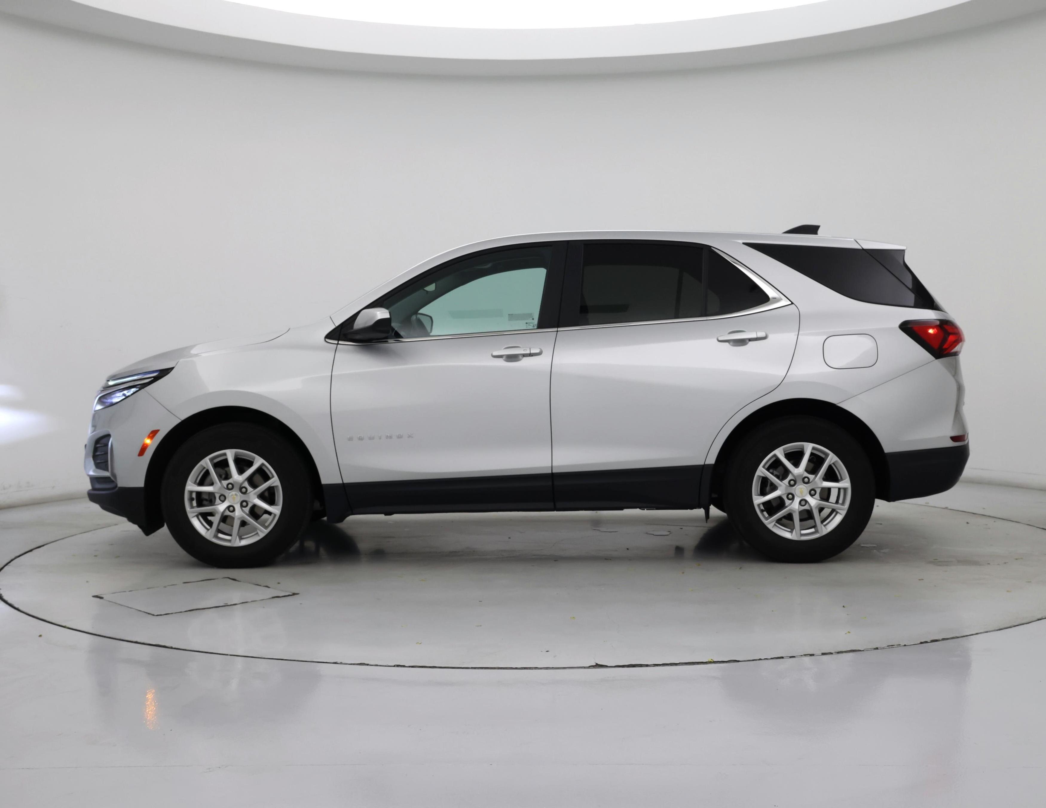 Thumbnail: 2022 Chevrolet Equinox - 3