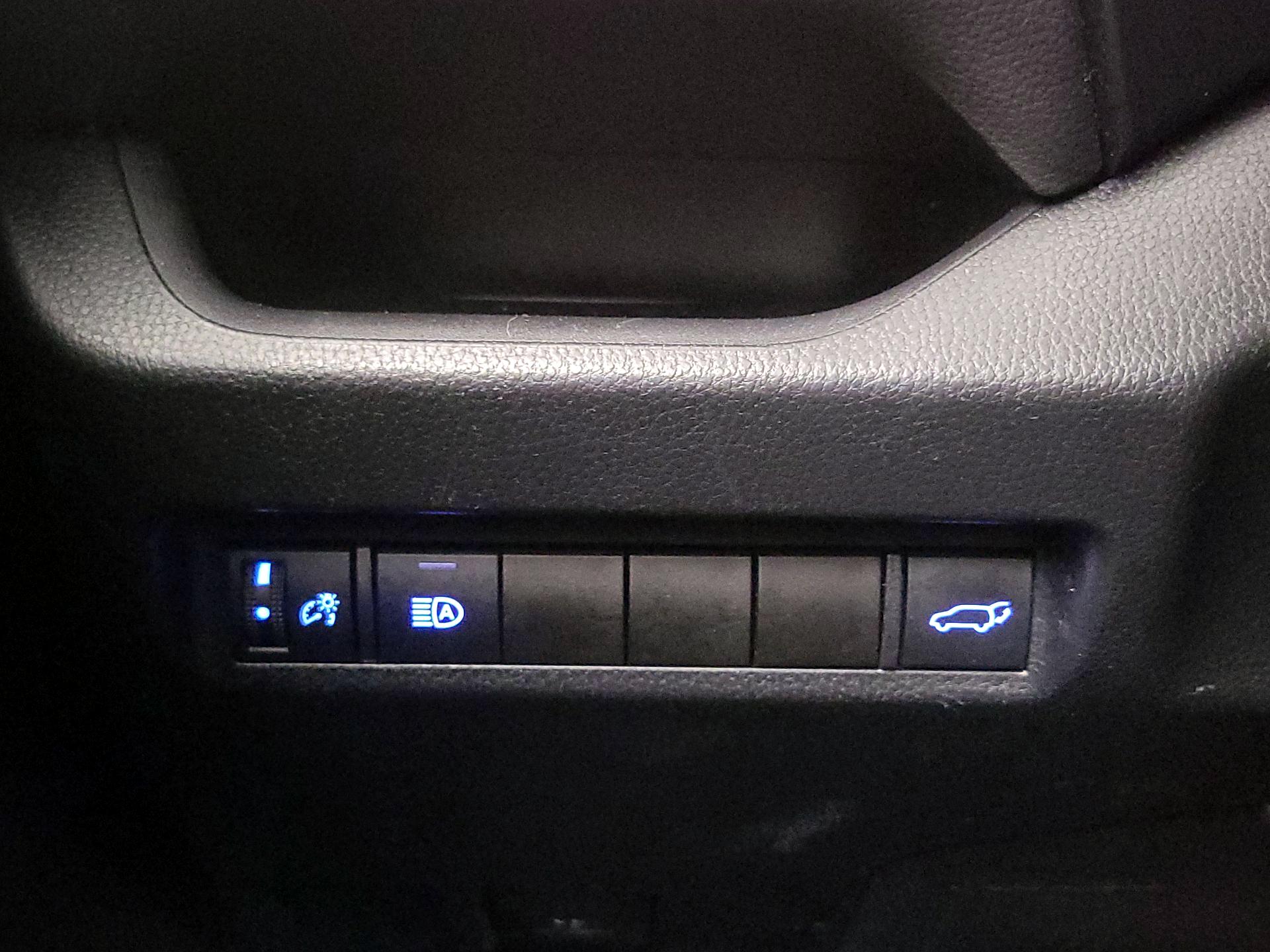Thumbnail: 2022 Toyota RAV4 - 13