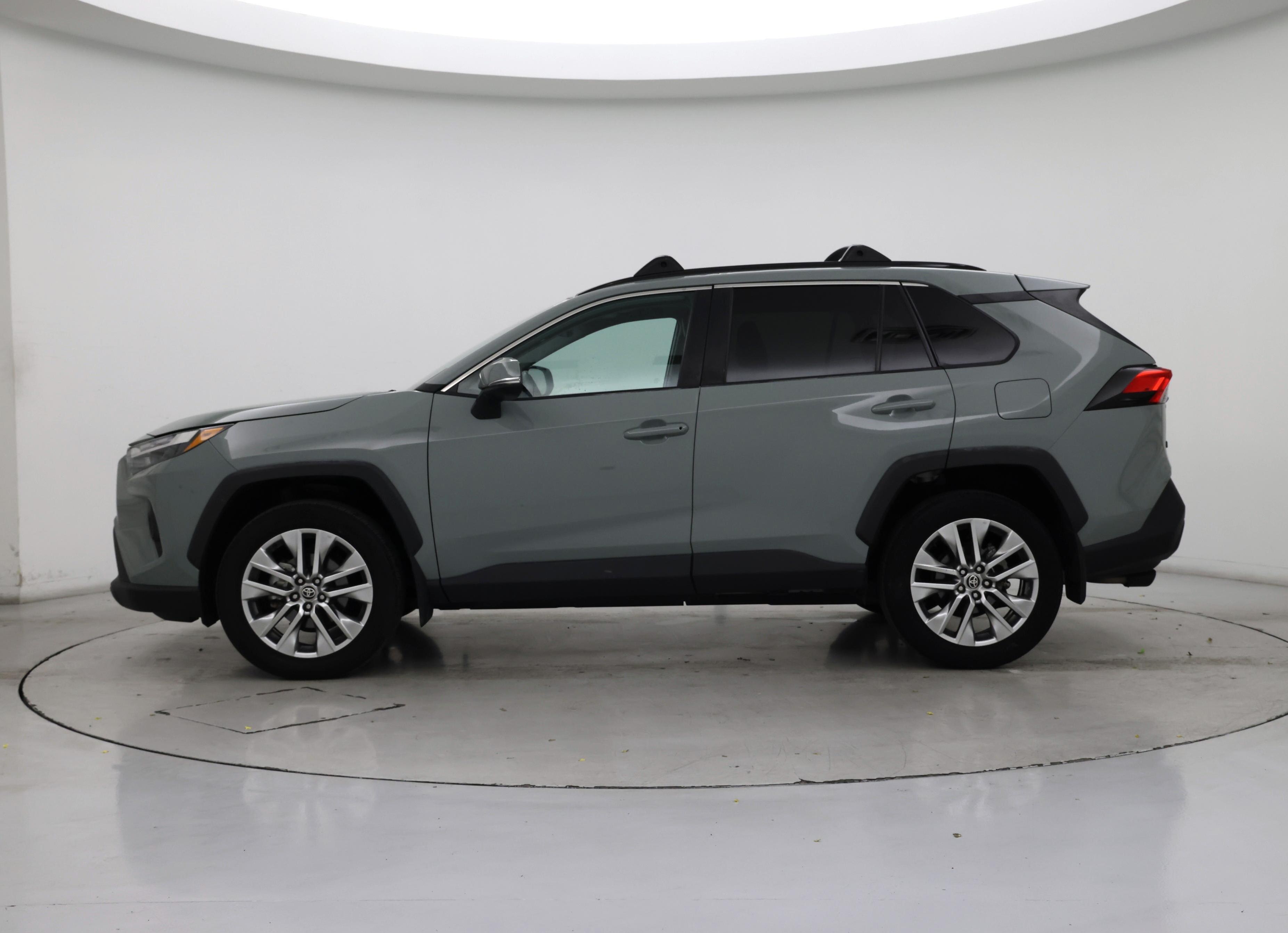 Thumbnail: 2022 Toyota RAV4 - 3