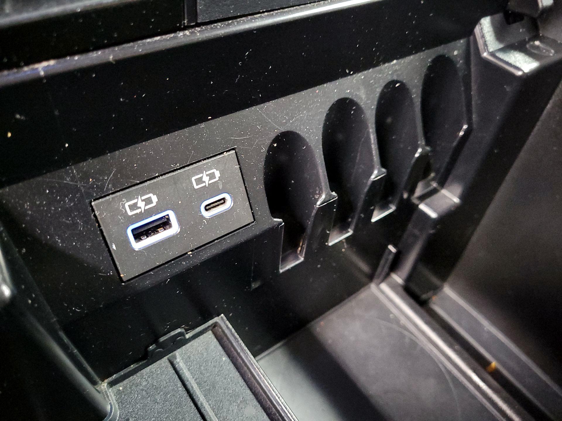 Thumbnail: 2022 Toyota Tundra - 18