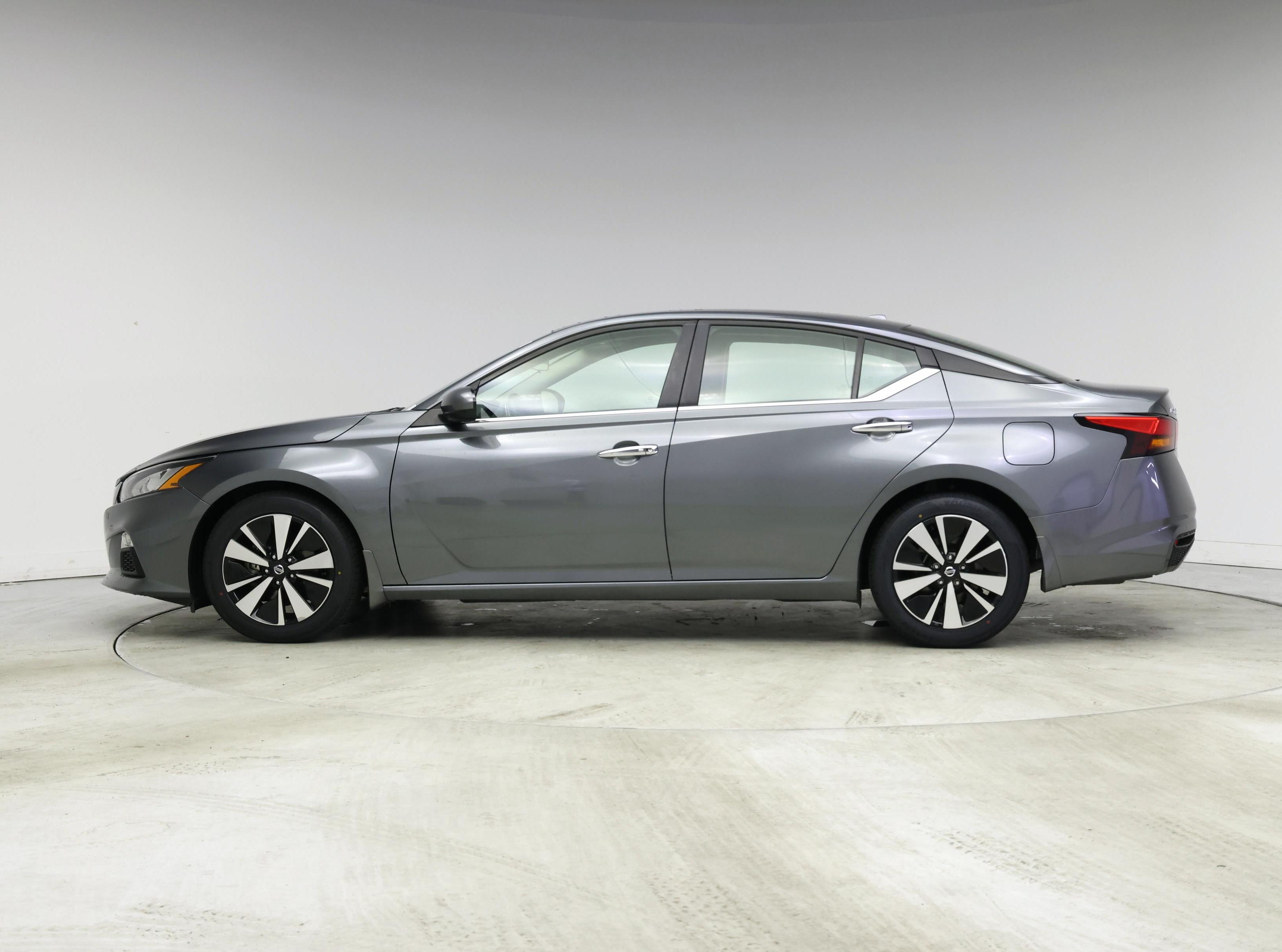 Thumbnail: 2022 Nissan Altima - 3