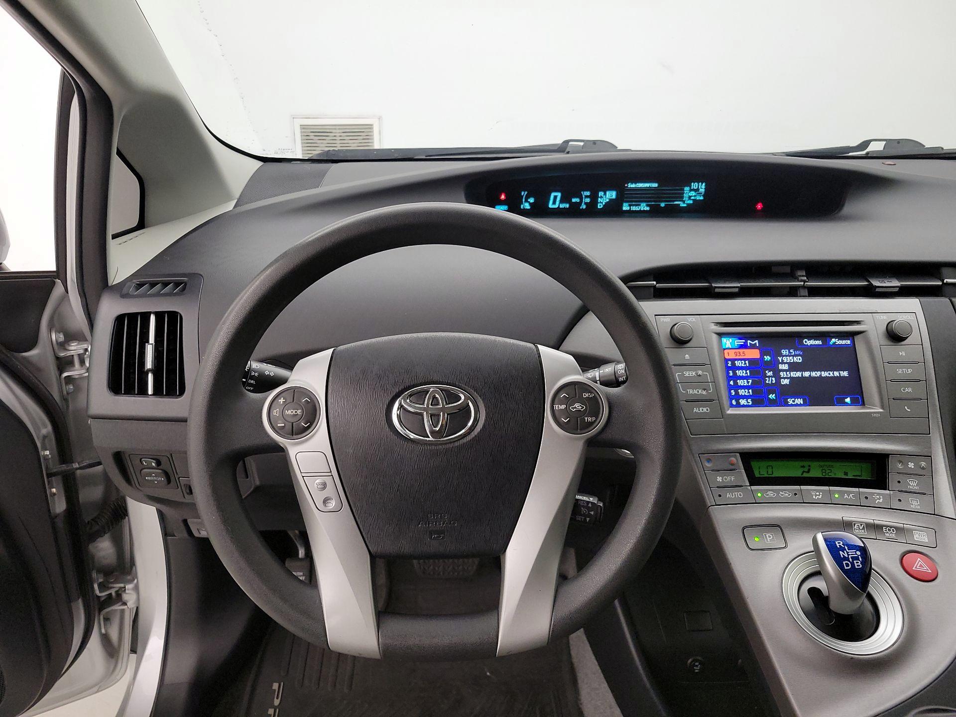 Thumbnail: 2014 Toyota Prius - 10
