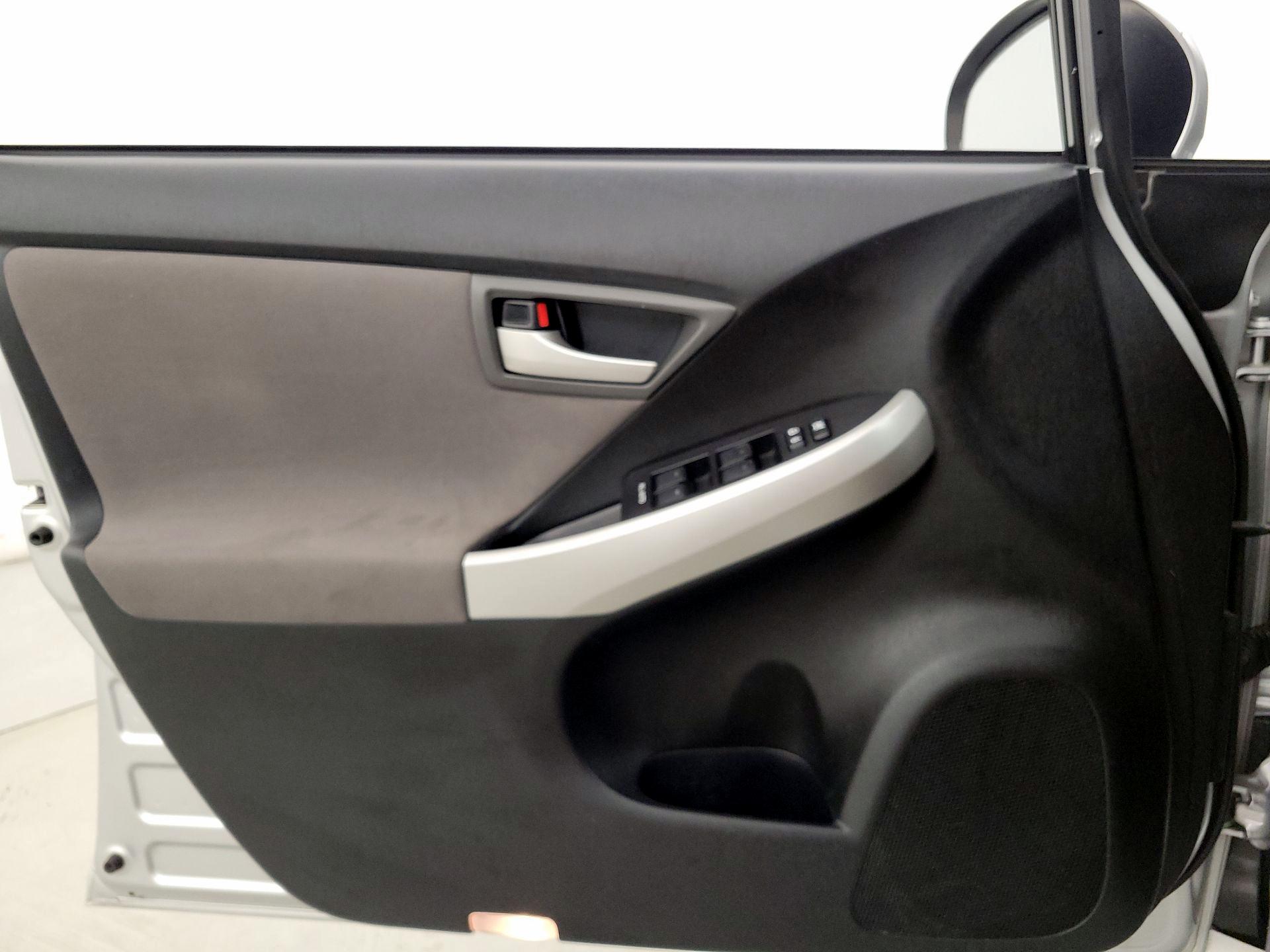 Thumbnail: 2014 Toyota Prius - 12