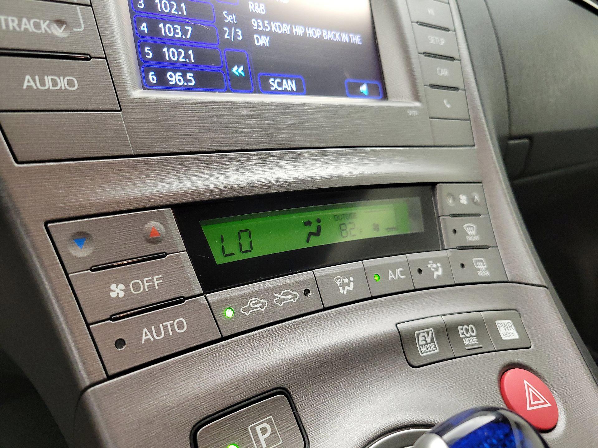 Thumbnail: 2014 Toyota Prius - 15