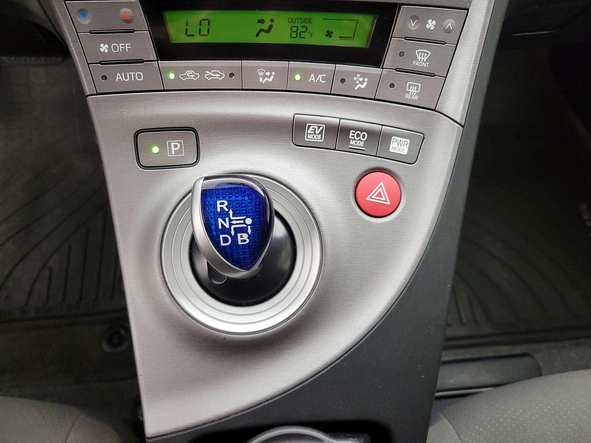 Thumbnail: 2014 Toyota Prius - 16