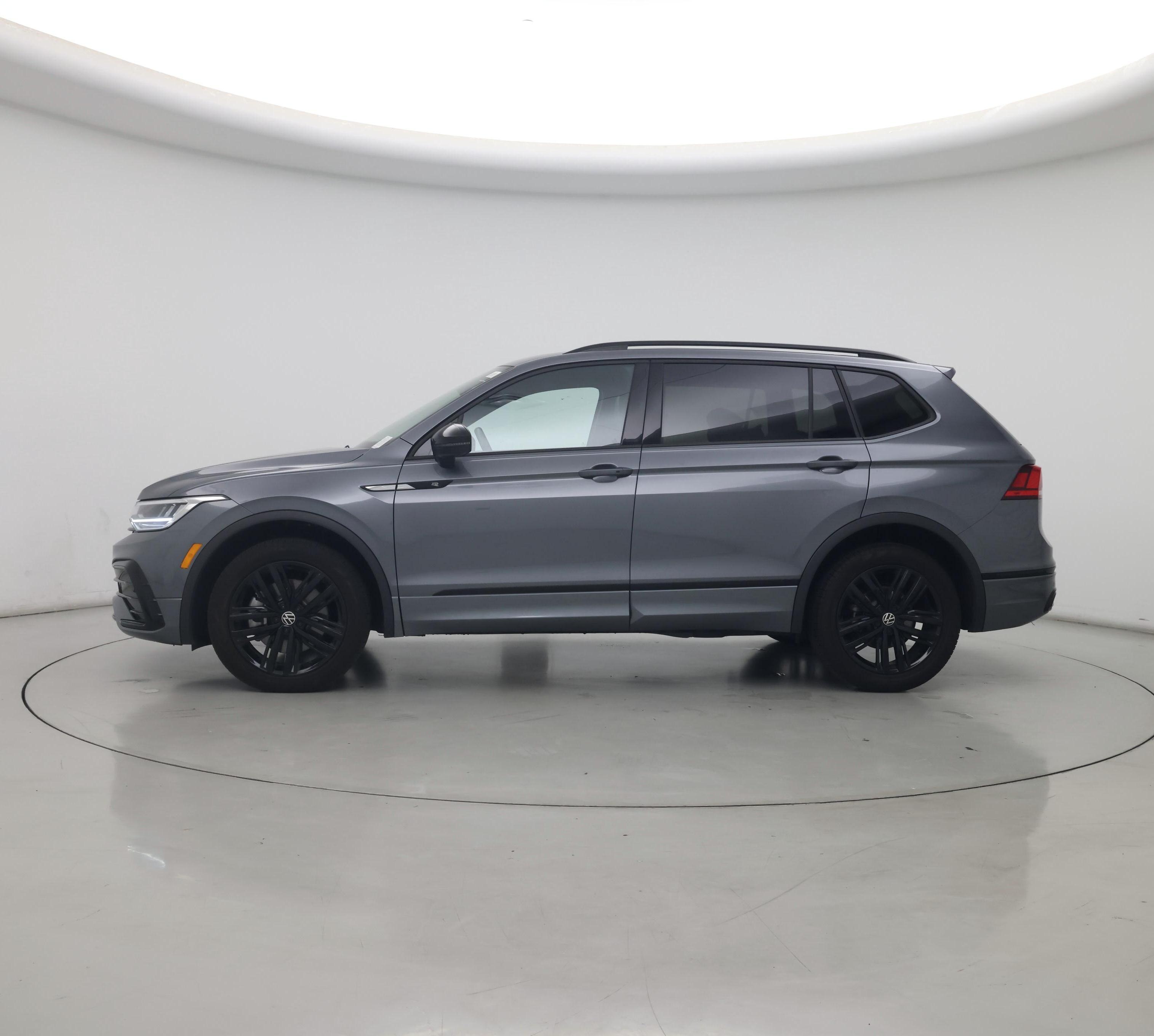 Thumbnail: 2022 Volkswagen Tiguan - 3