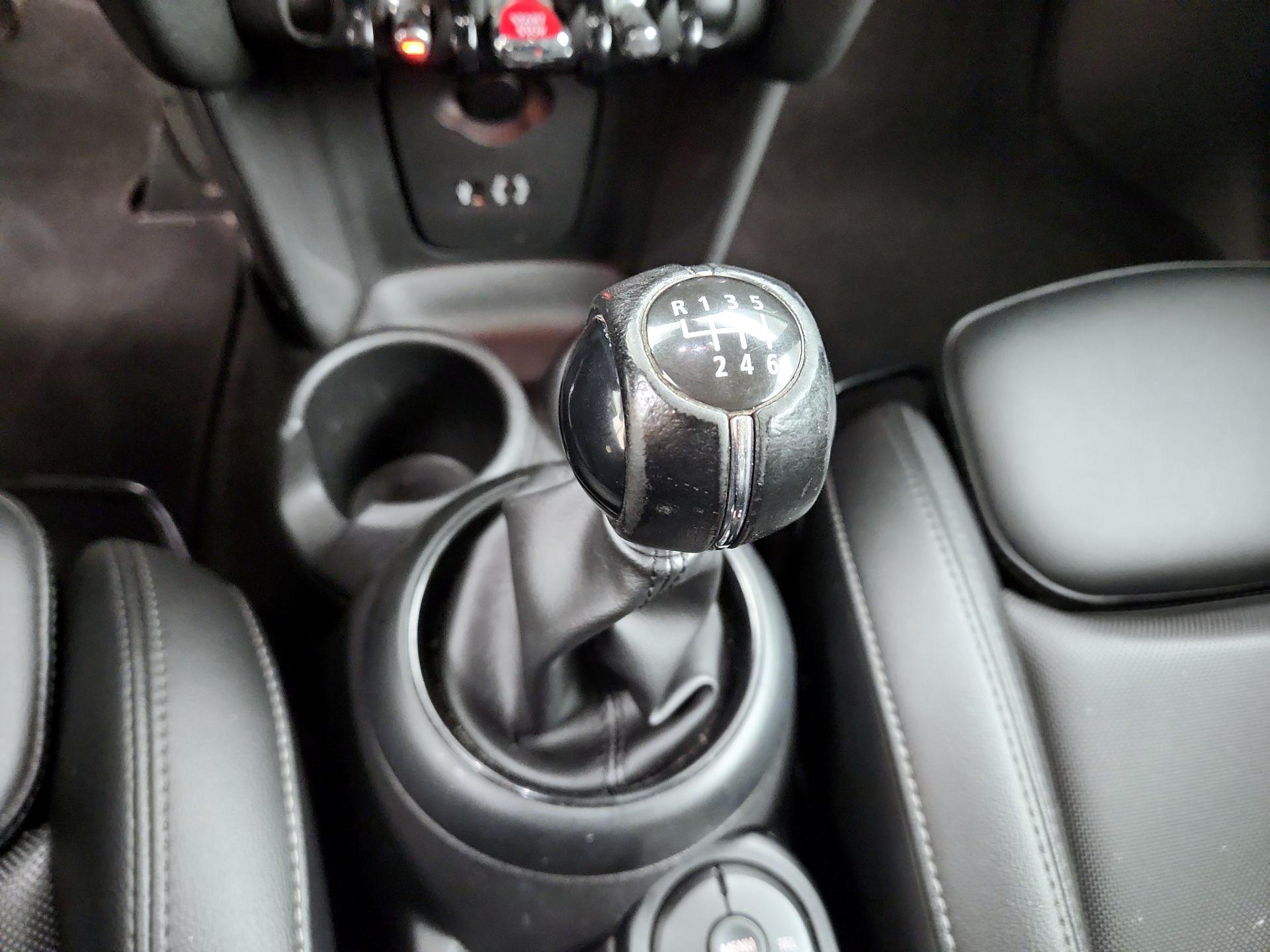 Thumbnail: 2018 MINI Cooper Hardtop - 17
