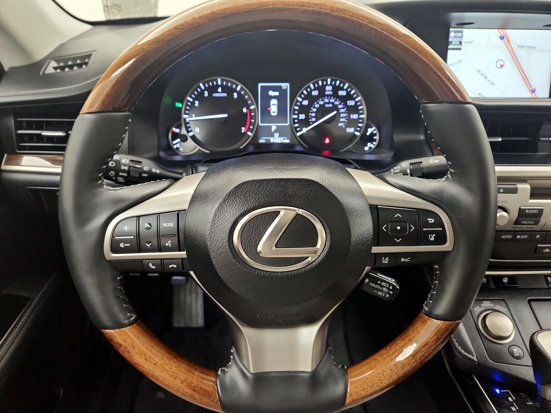 Thumbnail: 2017 Lexus ES - 10
