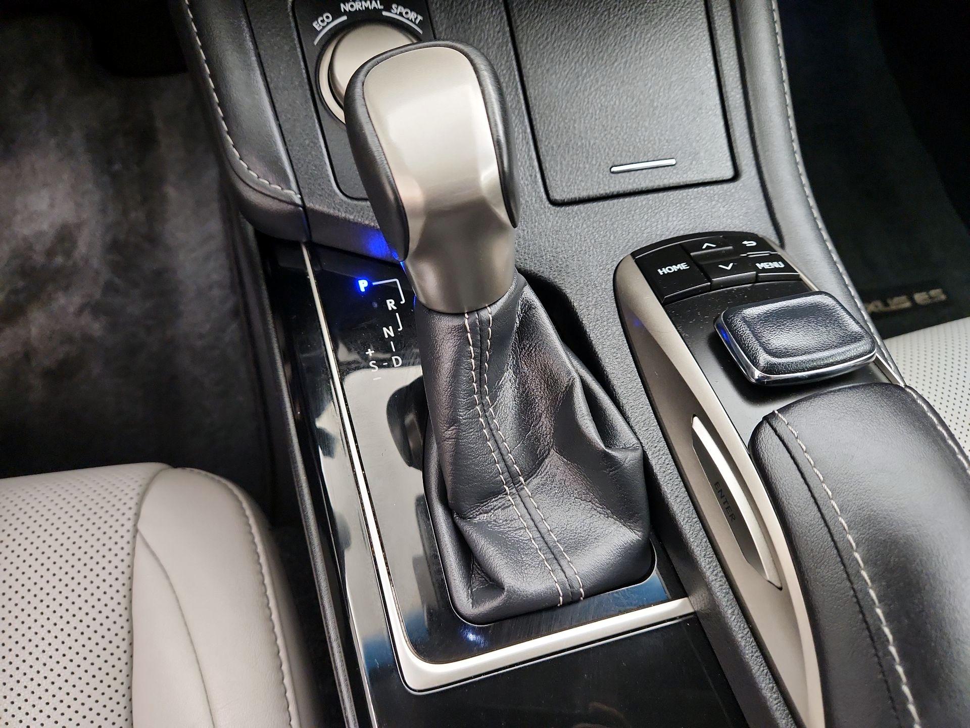 Thumbnail: 2017 Lexus ES - 18