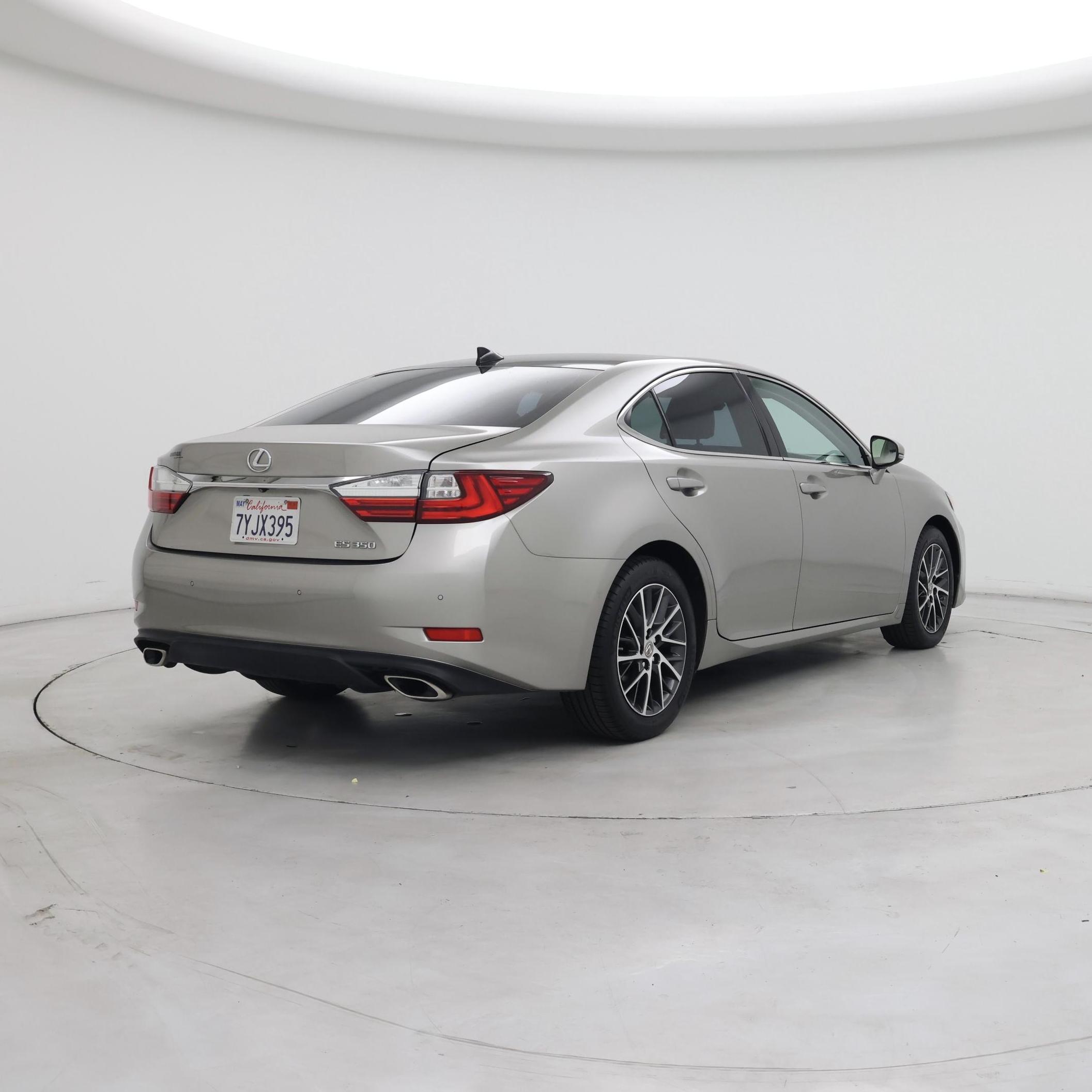 Thumbnail: 2017 Lexus ES - 8