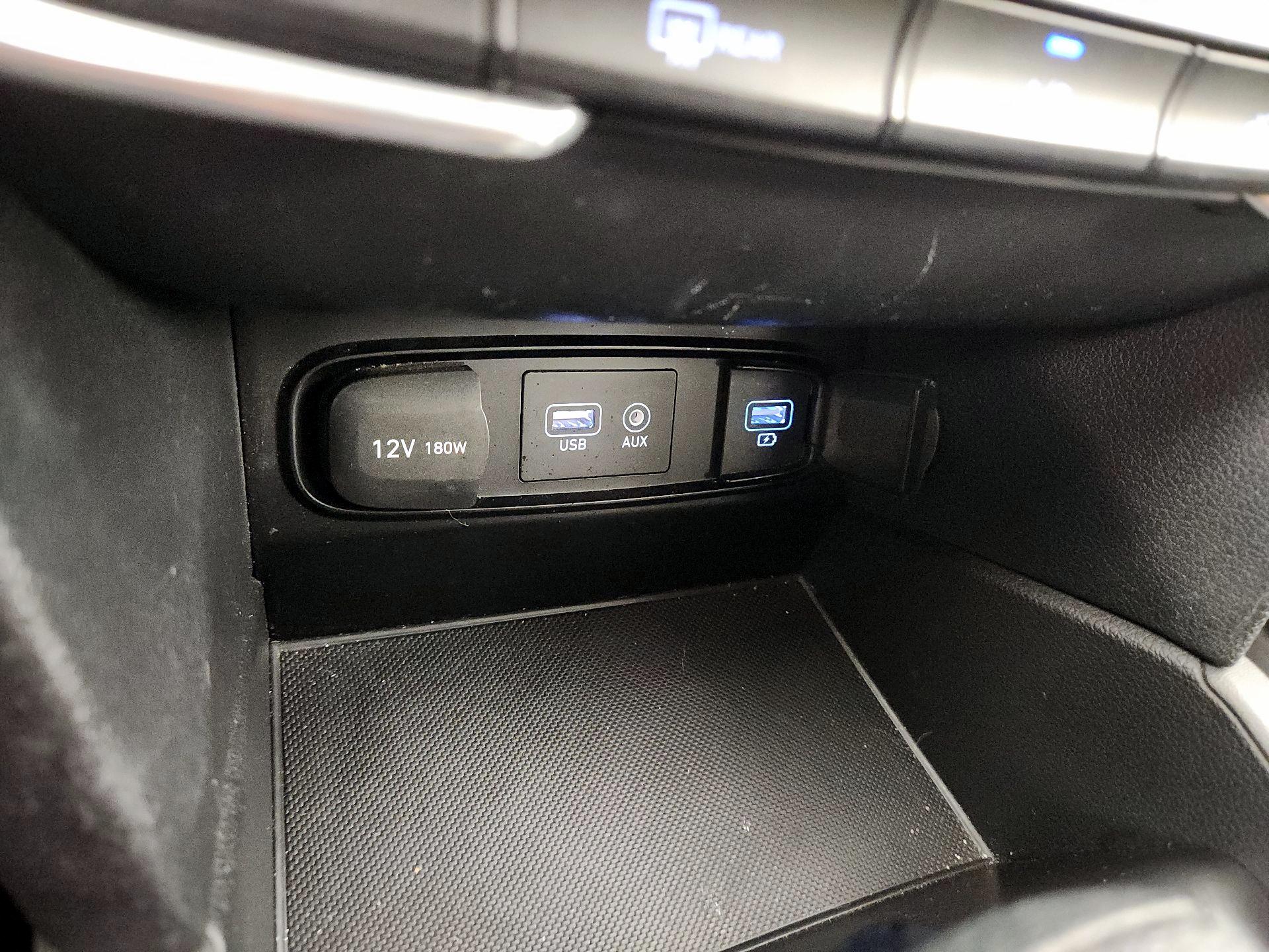 Thumbnail: 2019 Hyundai Santa Fe - 18