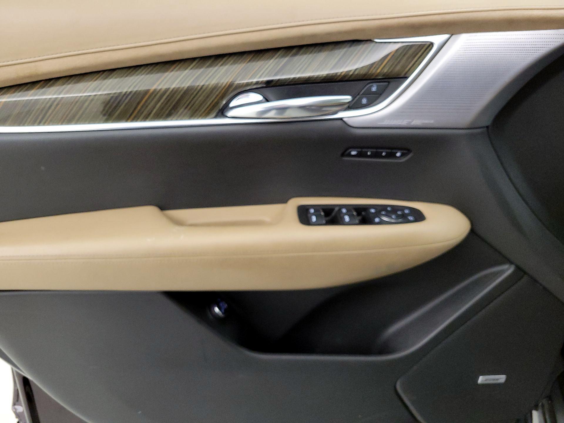 Thumbnail: 2020 Cadillac XT6 - 12