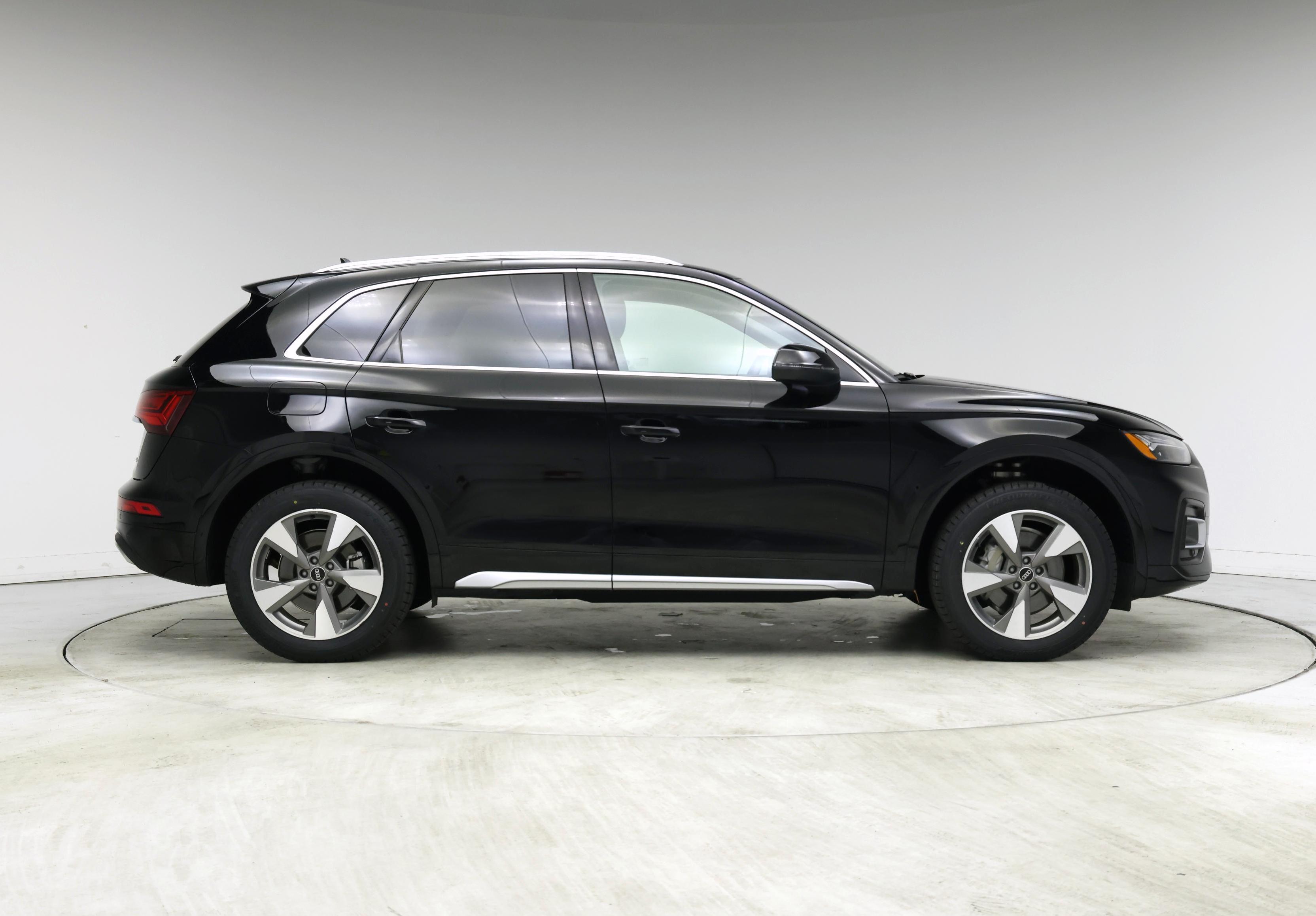 Thumbnail: 2023 Audi Q5 - 7