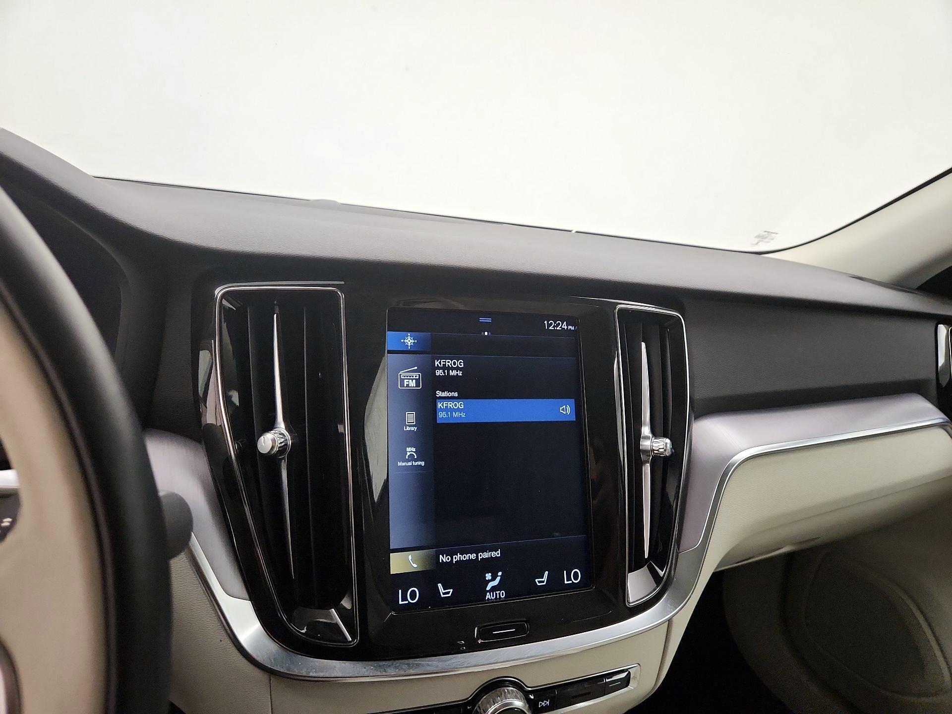 Thumbnail: 2019 Volvo S60 - 16