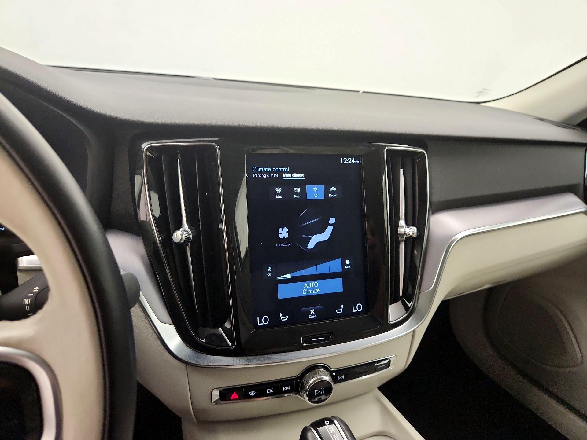 Thumbnail: 2019 Volvo S60 - 17
