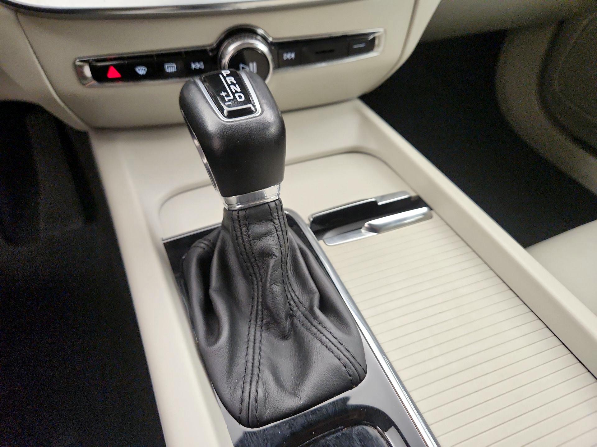 Thumbnail: 2019 Volvo S60 - 18