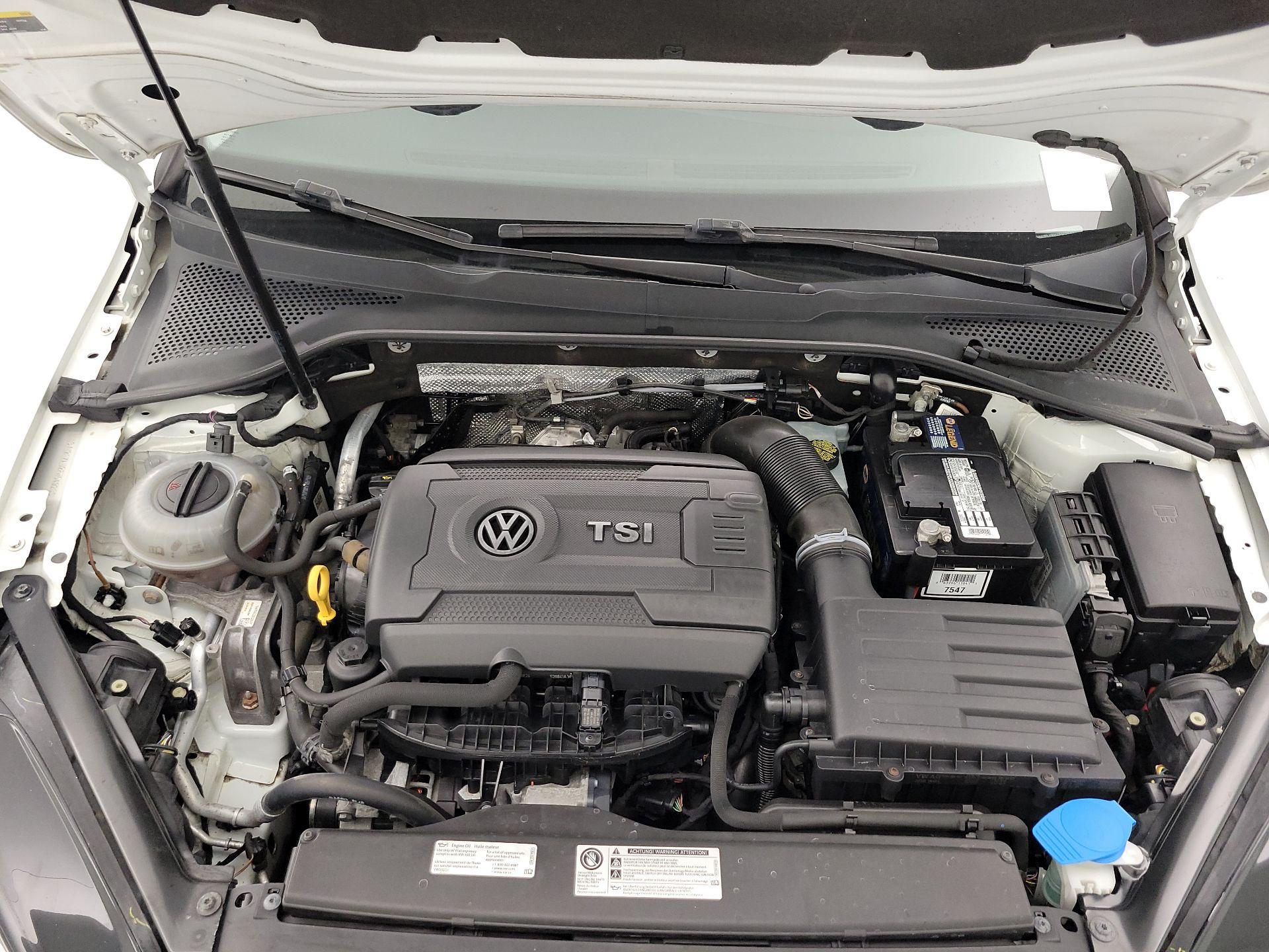 Thumbnail: 2015 Volkswagen Golf - 20