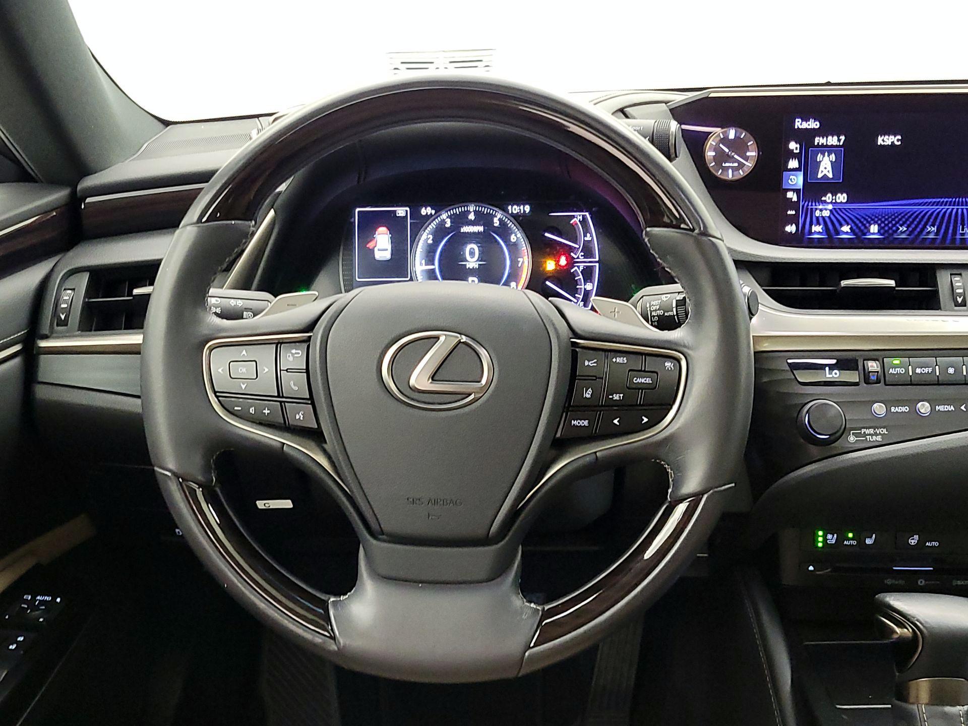 Thumbnail: 2020 Lexus ES - 10