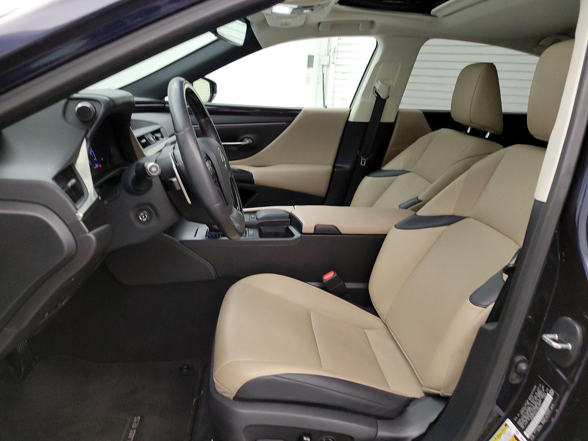 Thumbnail: 2020 Lexus ES - 11