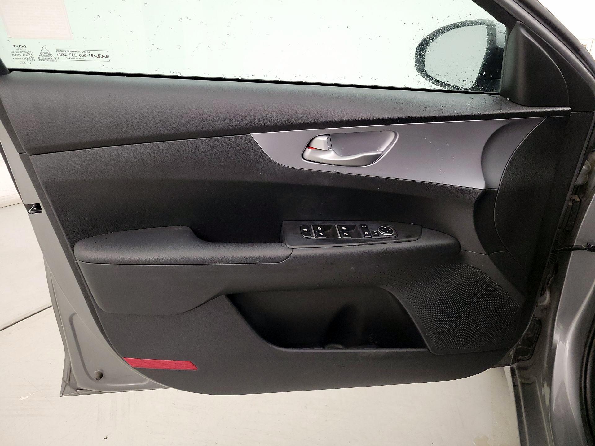 Thumbnail: 2022 Kia Forte - 12