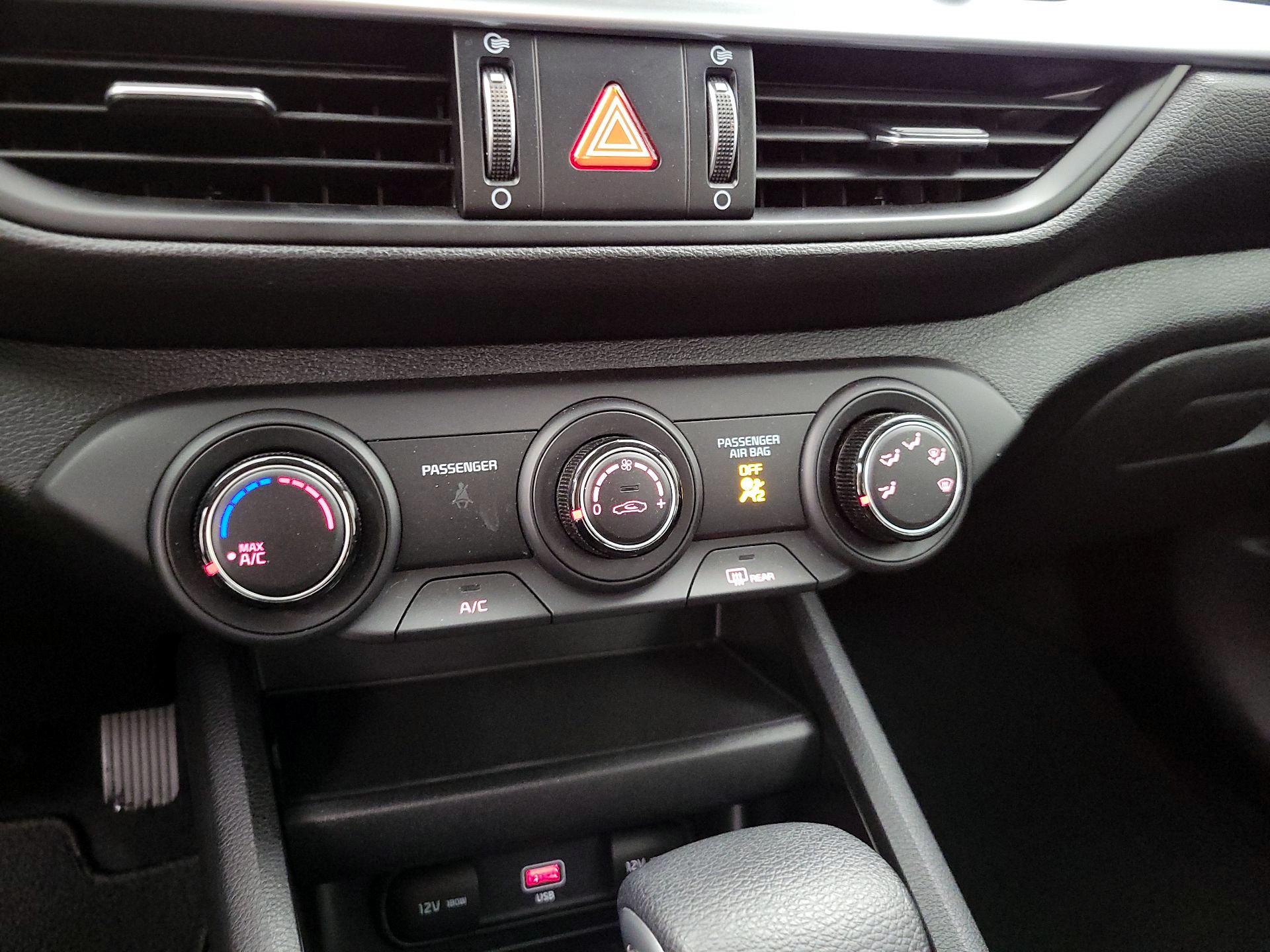 Thumbnail: 2022 Kia Forte - 16