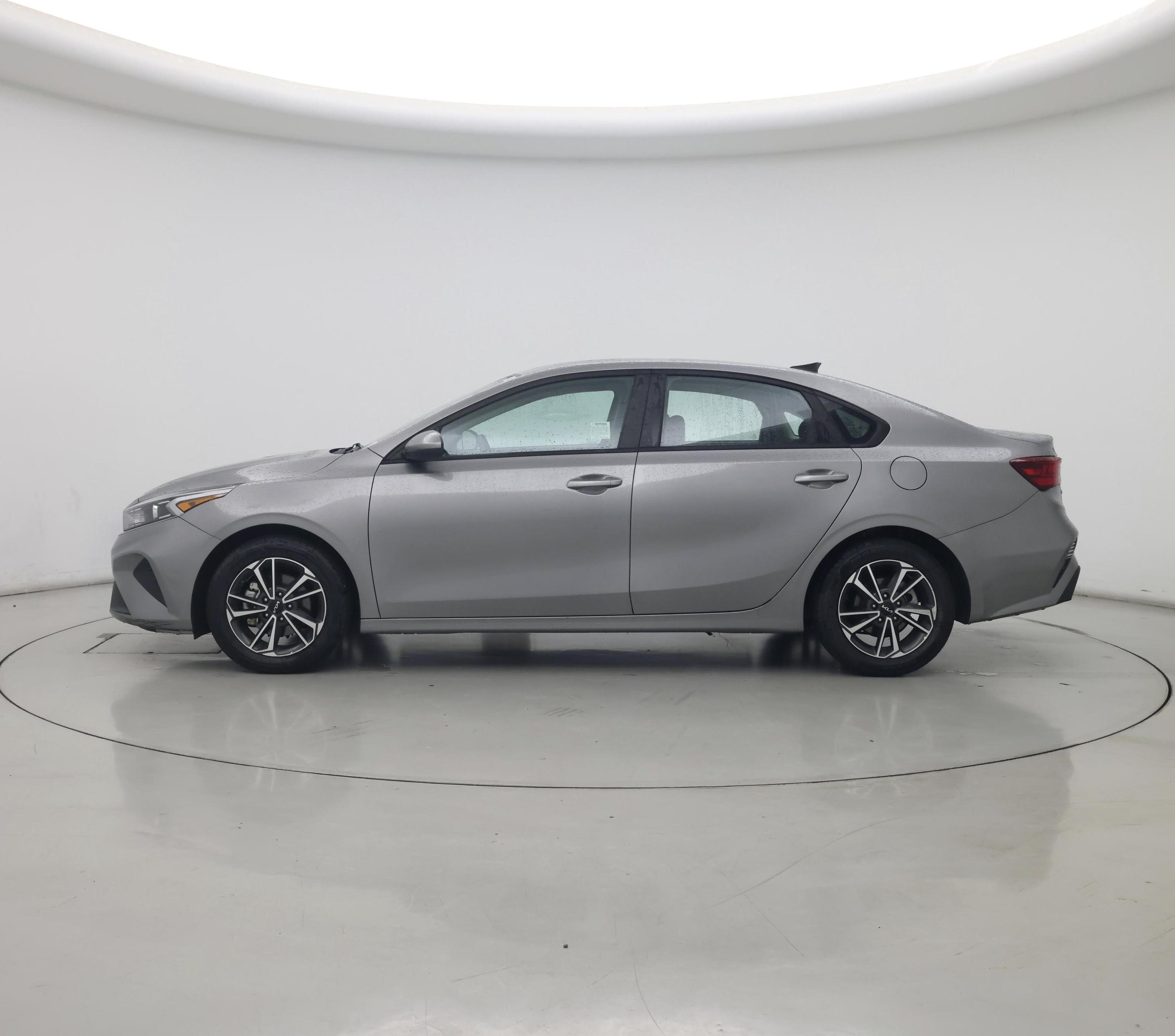 Thumbnail: 2022 Kia Forte - 3