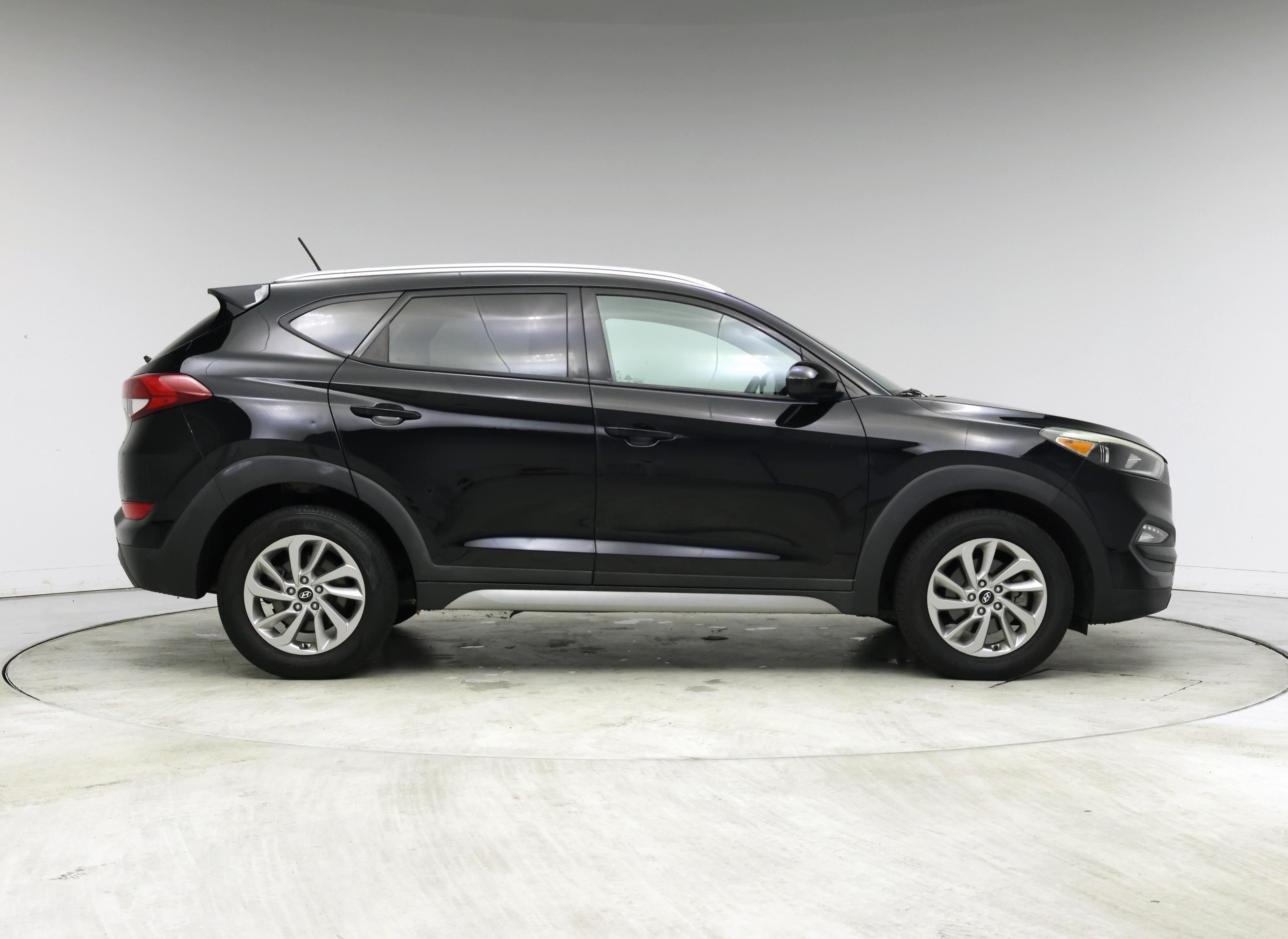 Thumbnail: 2017 Hyundai Tucson - 7