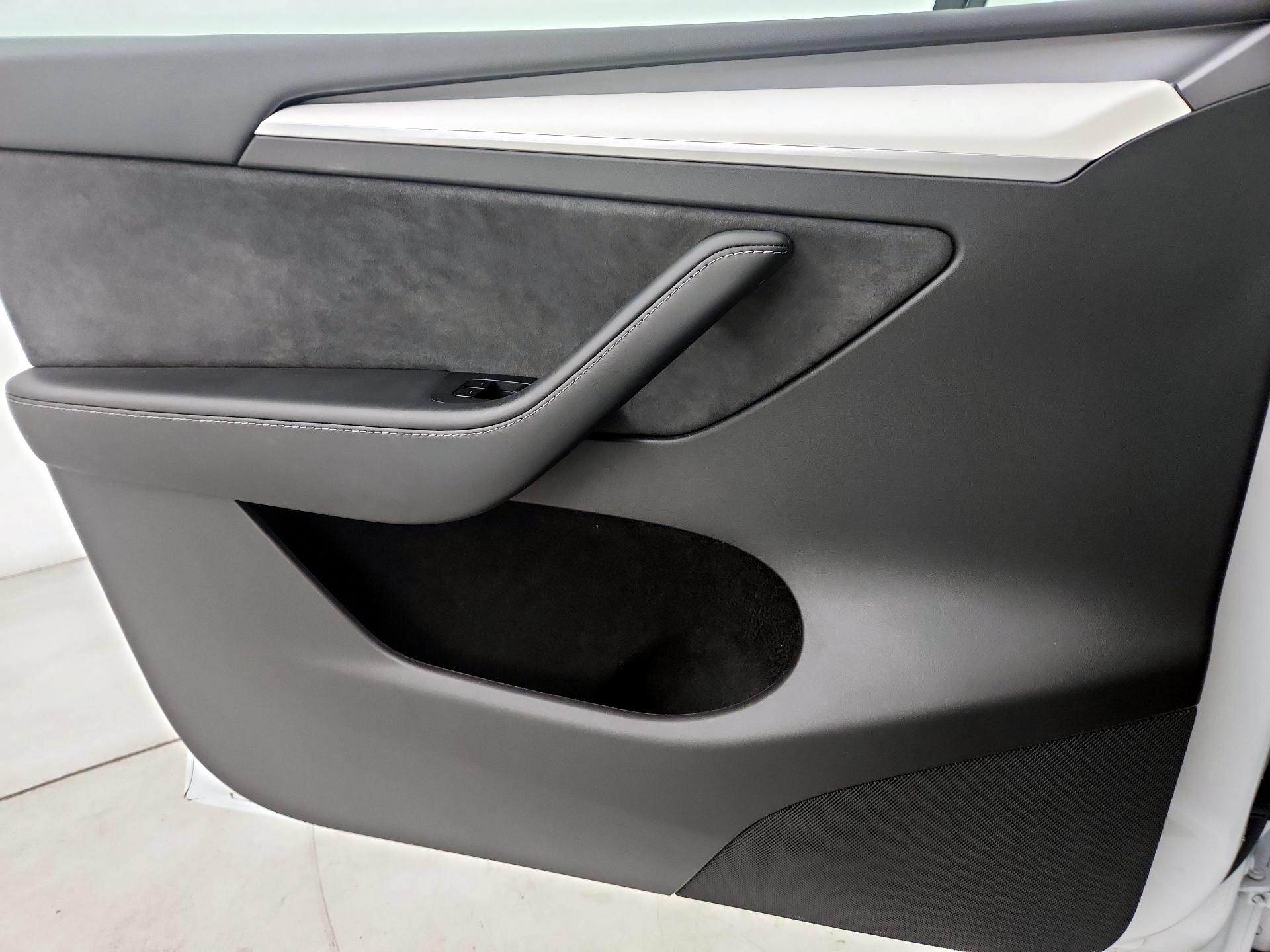 Thumbnail: 2025 Tesla Model Y - 12