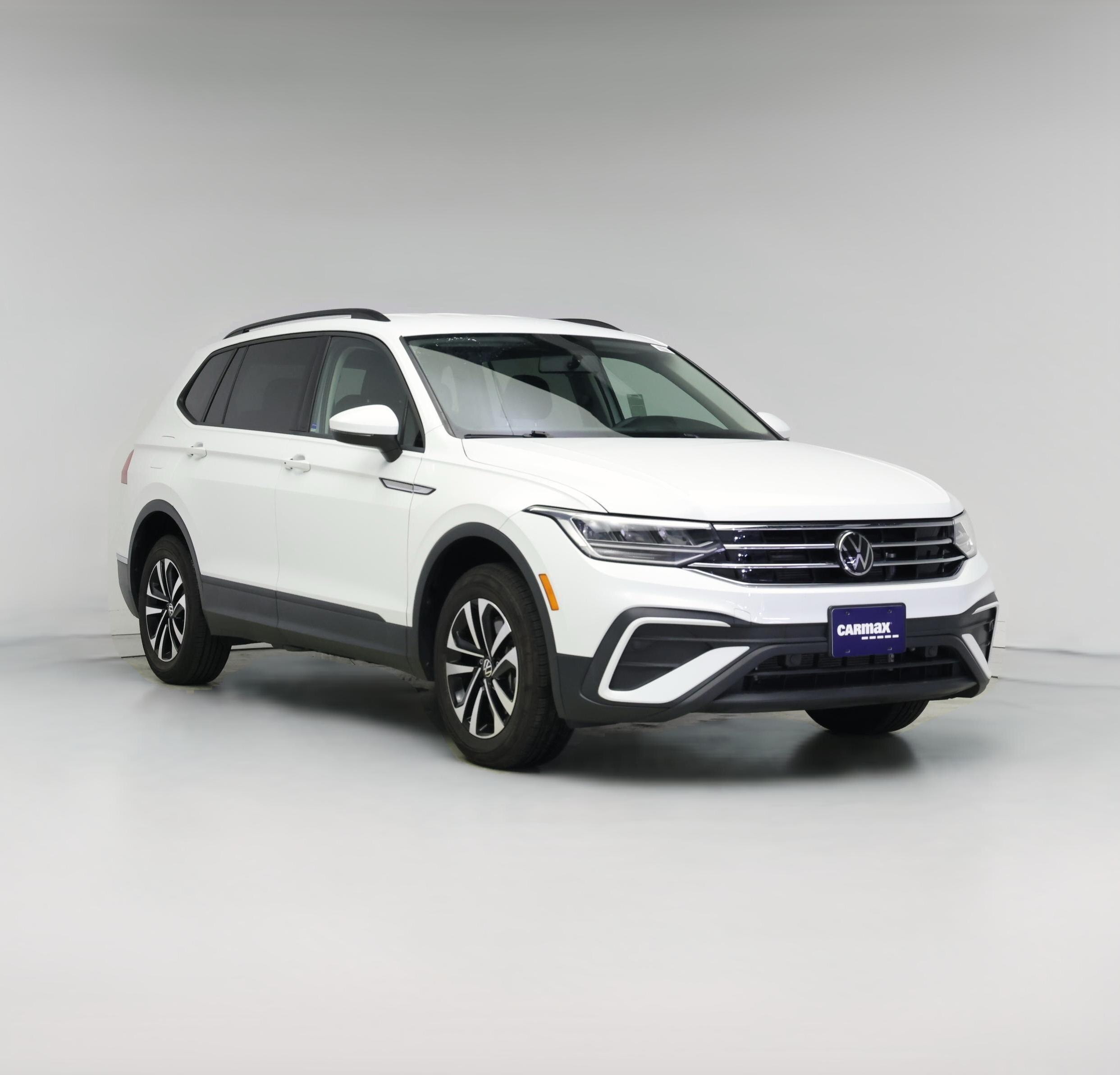 Thumbnail: 2022 Volkswagen Tiguan - 1