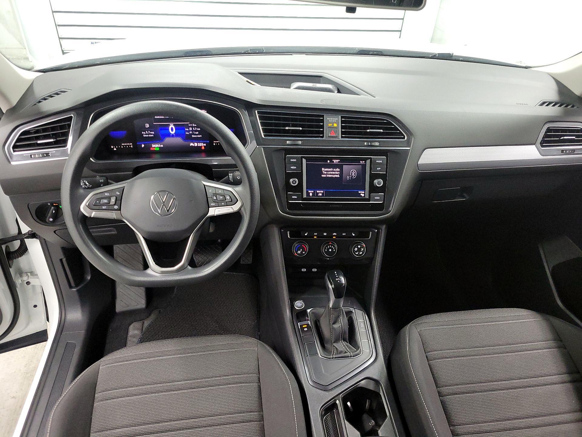 Thumbnail: 2022 Volkswagen Tiguan - 9