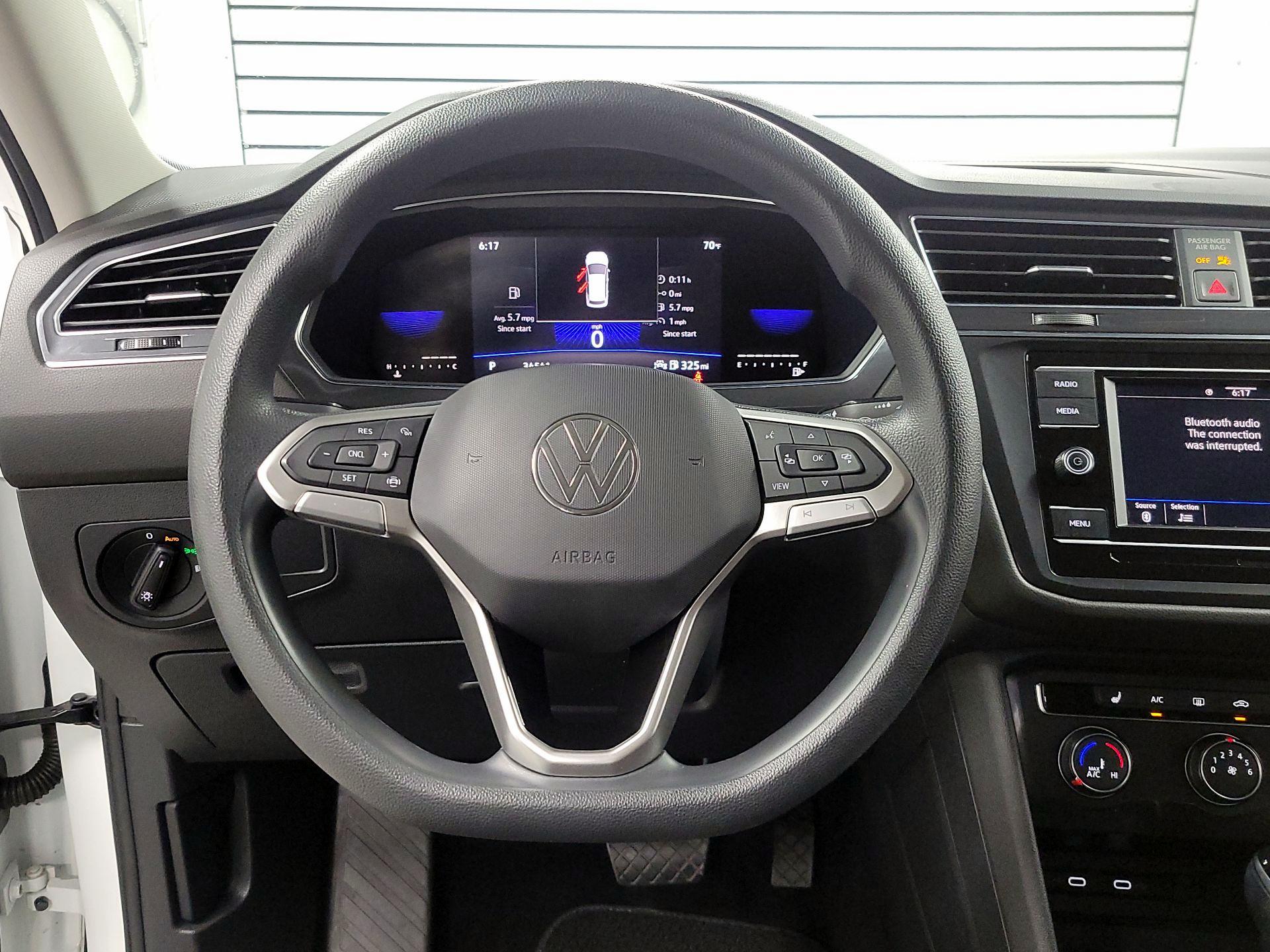 Thumbnail: 2022 Volkswagen Tiguan - 10
