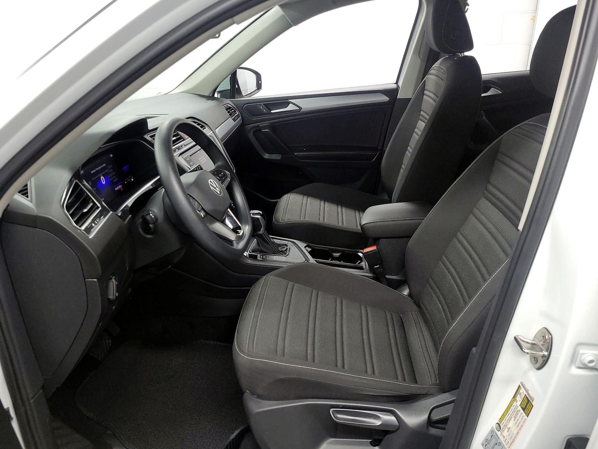 Thumbnail: 2022 Volkswagen Tiguan - 11